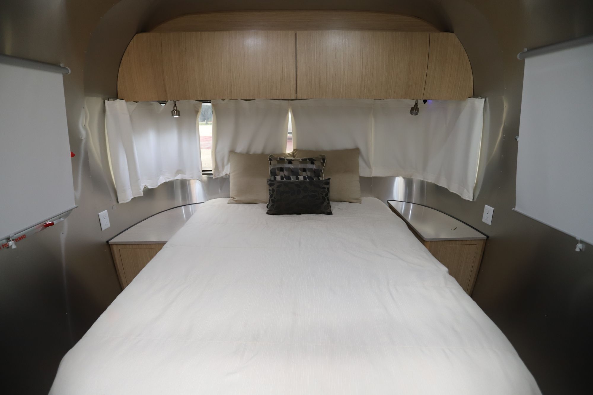 Used 2017 Airstream Flying Cloud 27FB Travel Trailer  For Sale