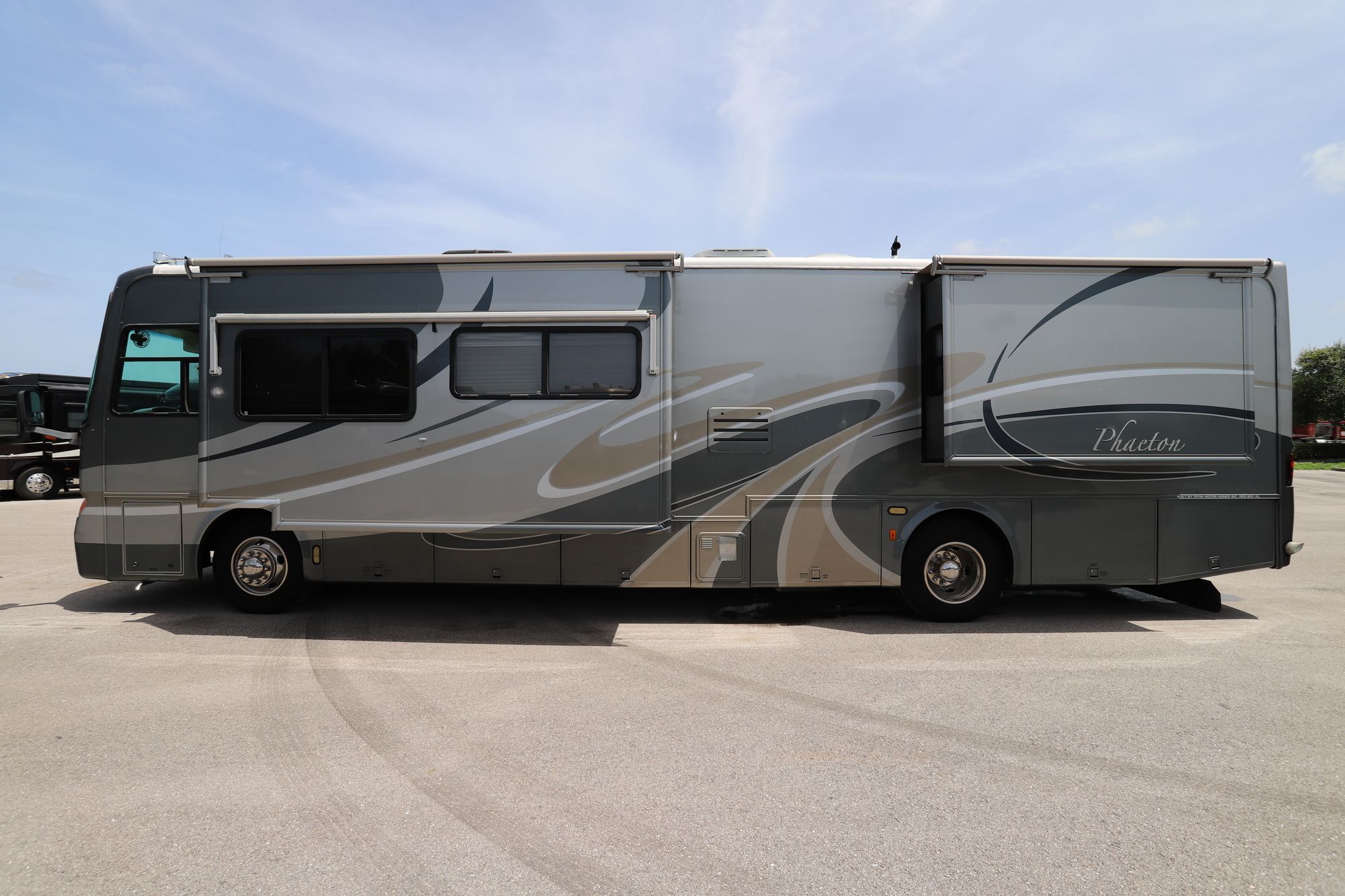 Used 2005 Tiffin Motor Homes Phaeton 40 QDH Class A  For Sale