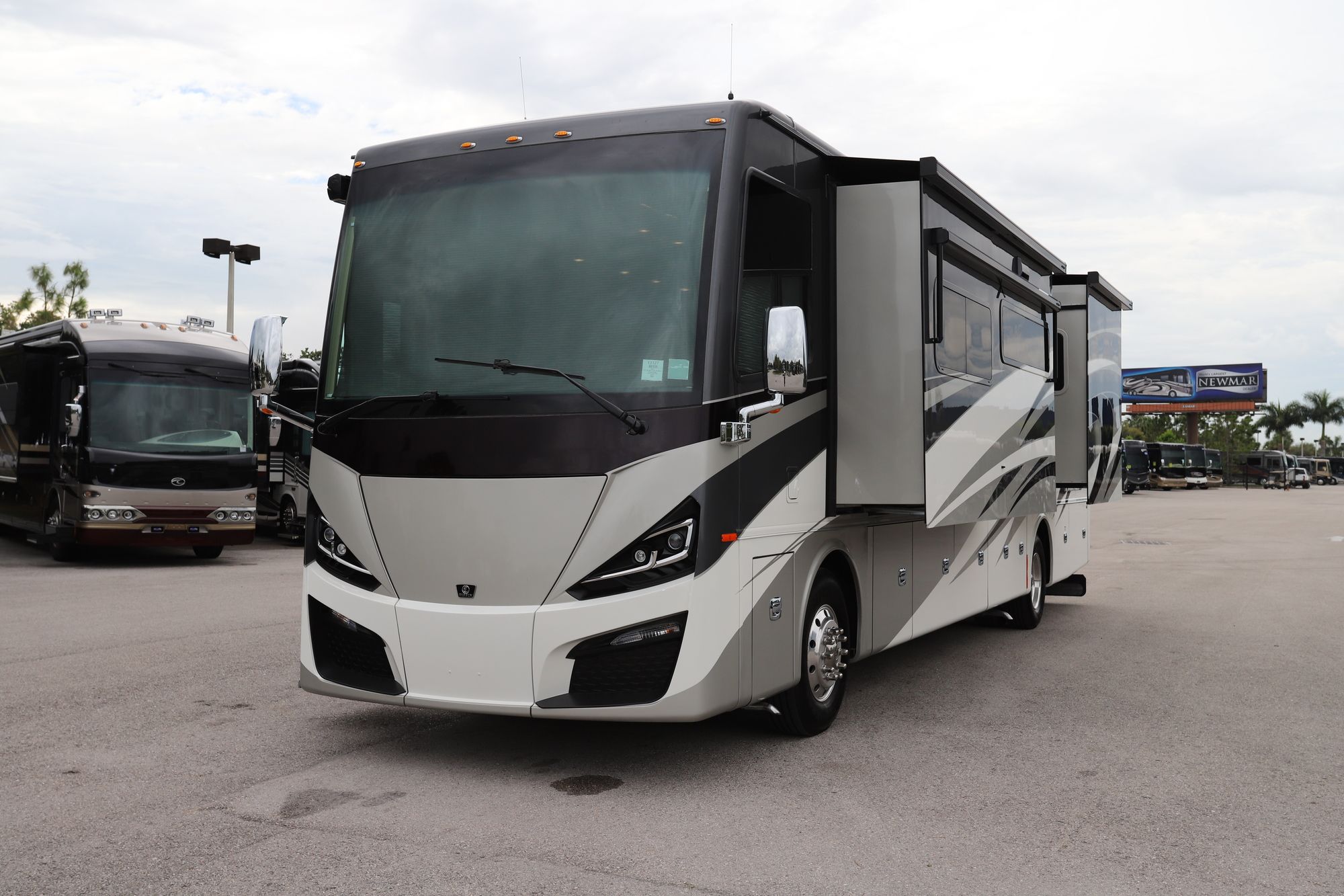 New 2021 Tiffin Motor Homes Phaeton 40IH Class A  For Sale