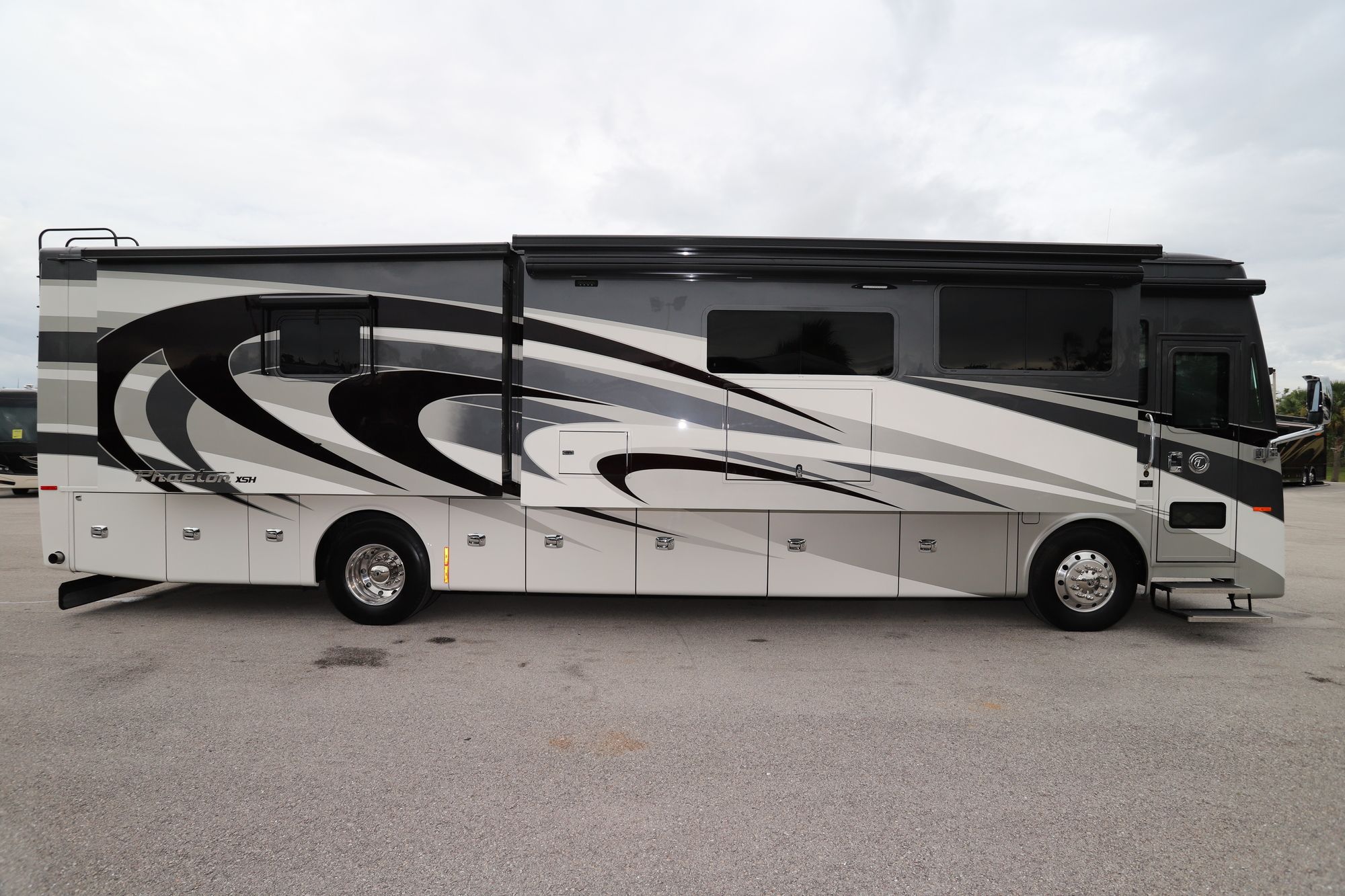 New 2021 Tiffin Motor Homes Phaeton 40IH Class A  For Sale