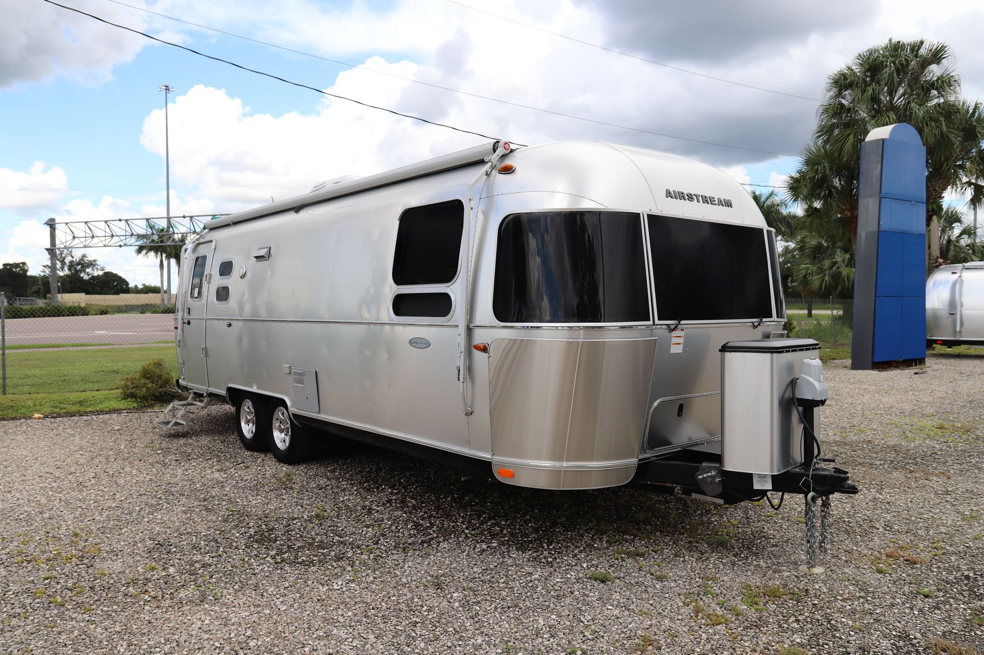 Used 2017 Airstream Flying Cloud 27FB Travel Trailer  For Sale