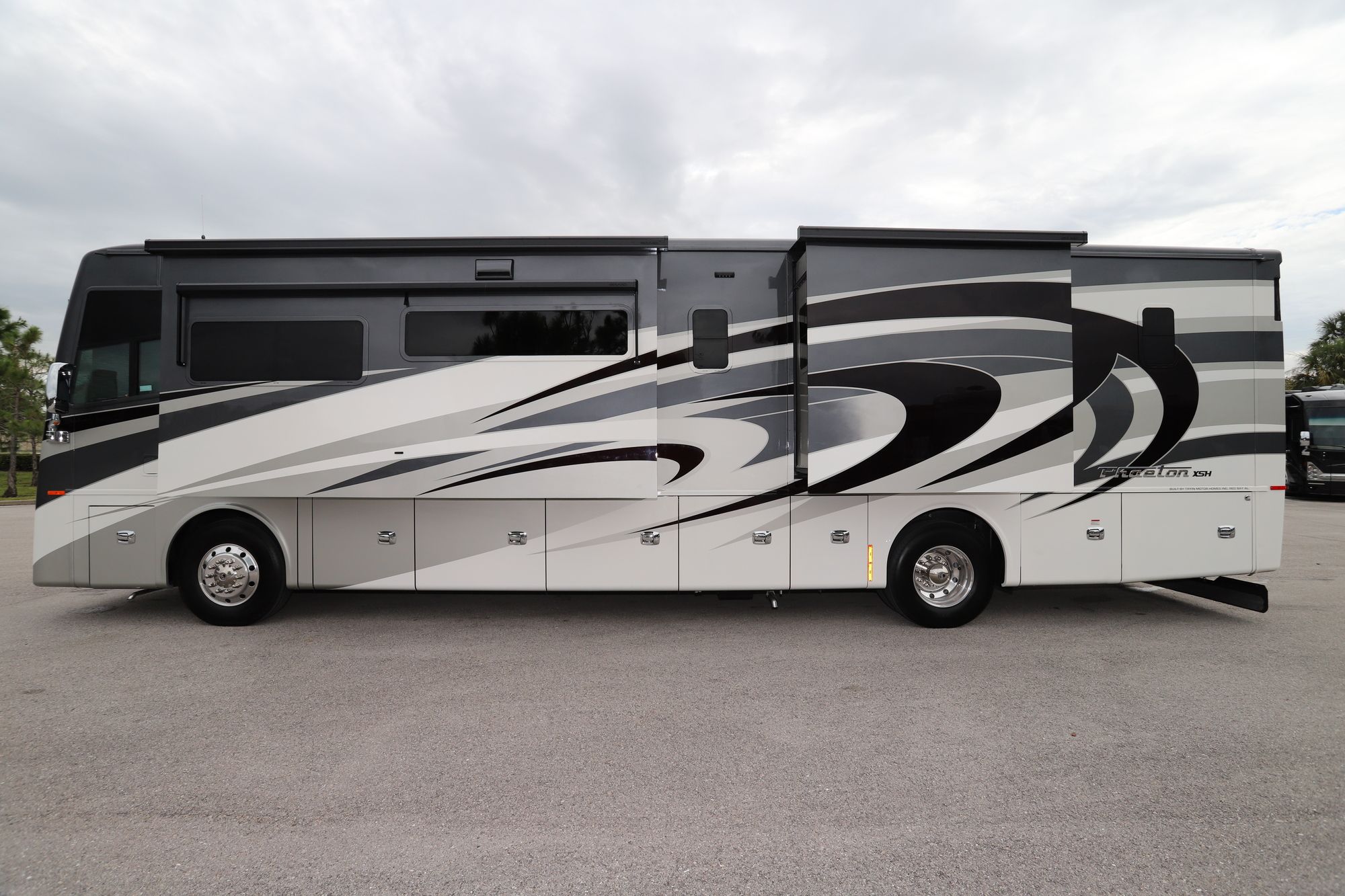 New 2021 Tiffin Motor Homes Phaeton 40IH Class A  For Sale