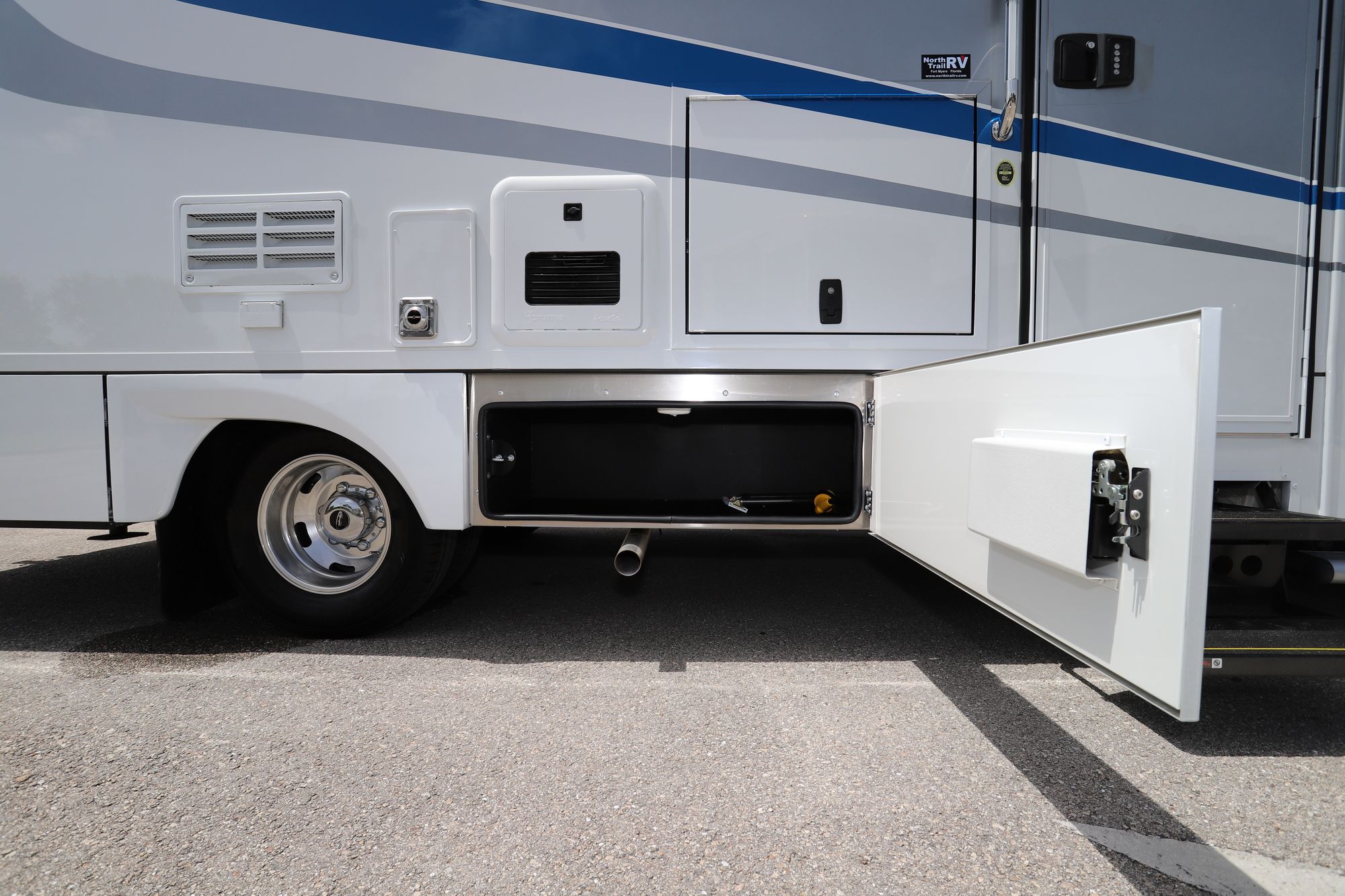 New 2021 Renegade Rv Vienna 25-V-RMC Class C  For Sale