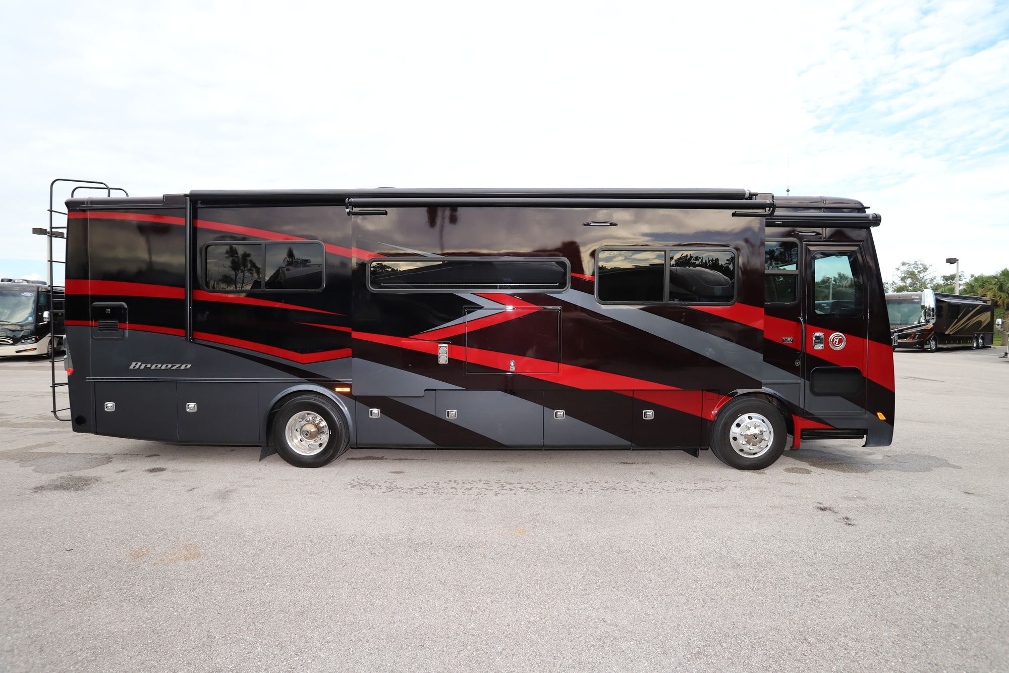 Used 2020 Tiffin Motor Homes Breeze 33BR Class A  For Sale