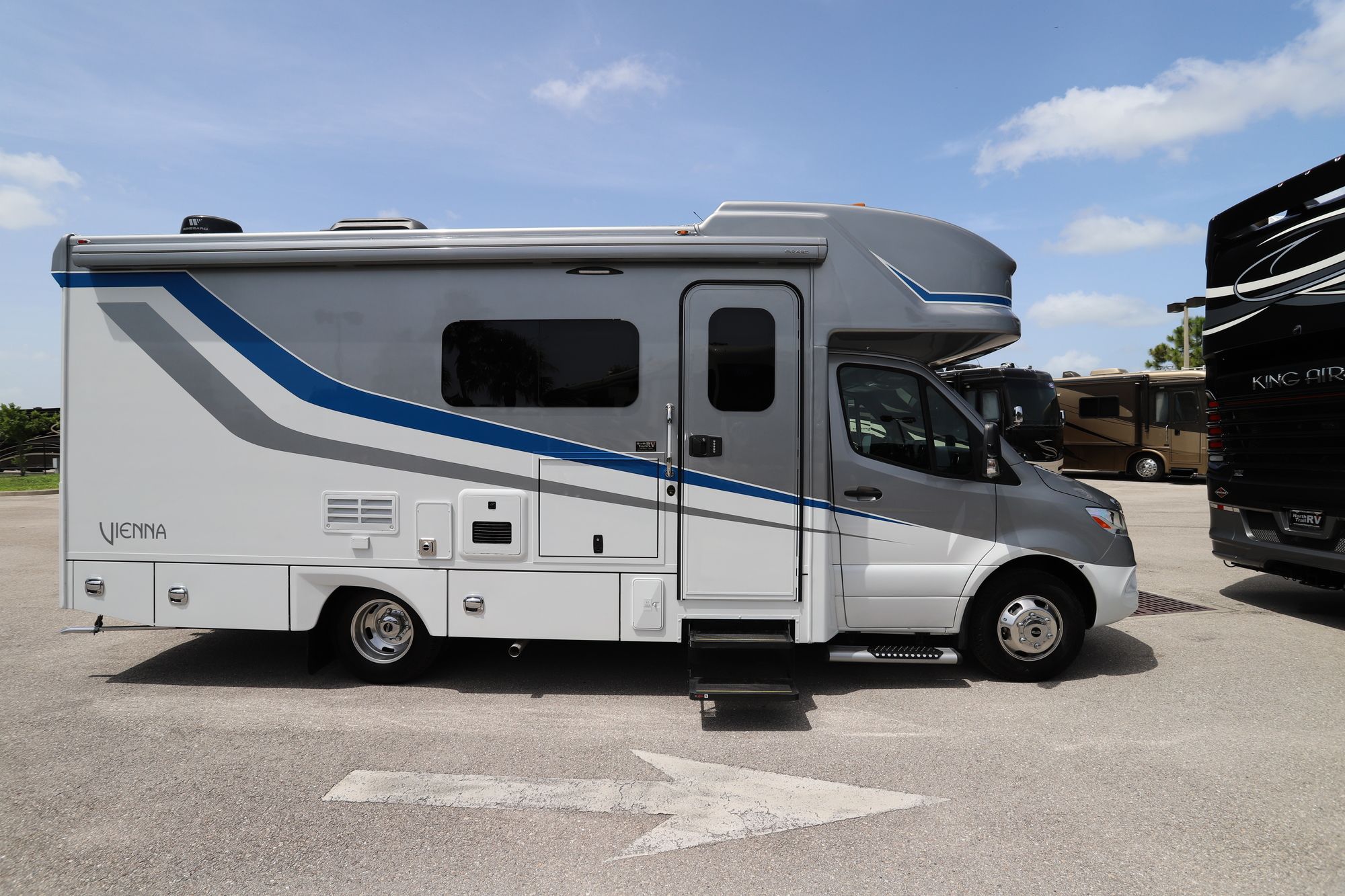 New 2021 Renegade Rv Vienna 25-V-RMC Class C  For Sale