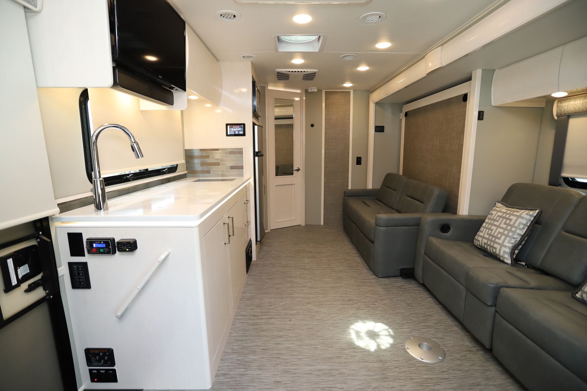 New 2021 Renegade Rv Vienna 25-V-RMC Class C  For Sale