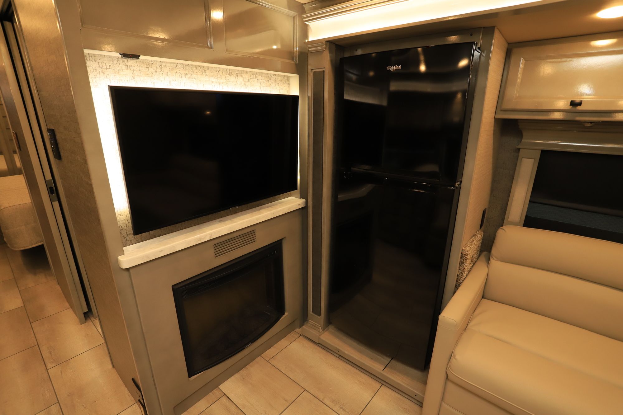 Used 2020 Tiffin Motor Homes Breeze 33BR Class A  For Sale