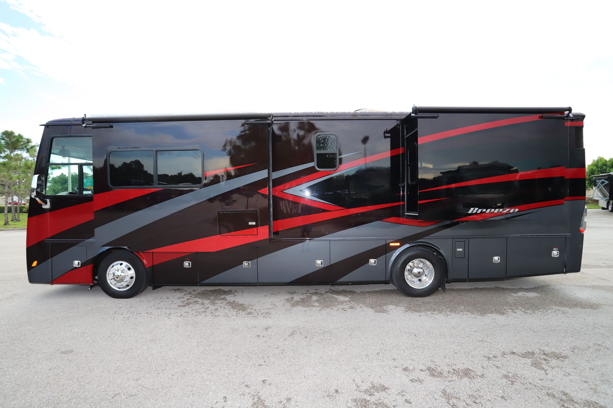 Used 2020 Tiffin Motor Homes Breeze 33BR Class A  For Sale