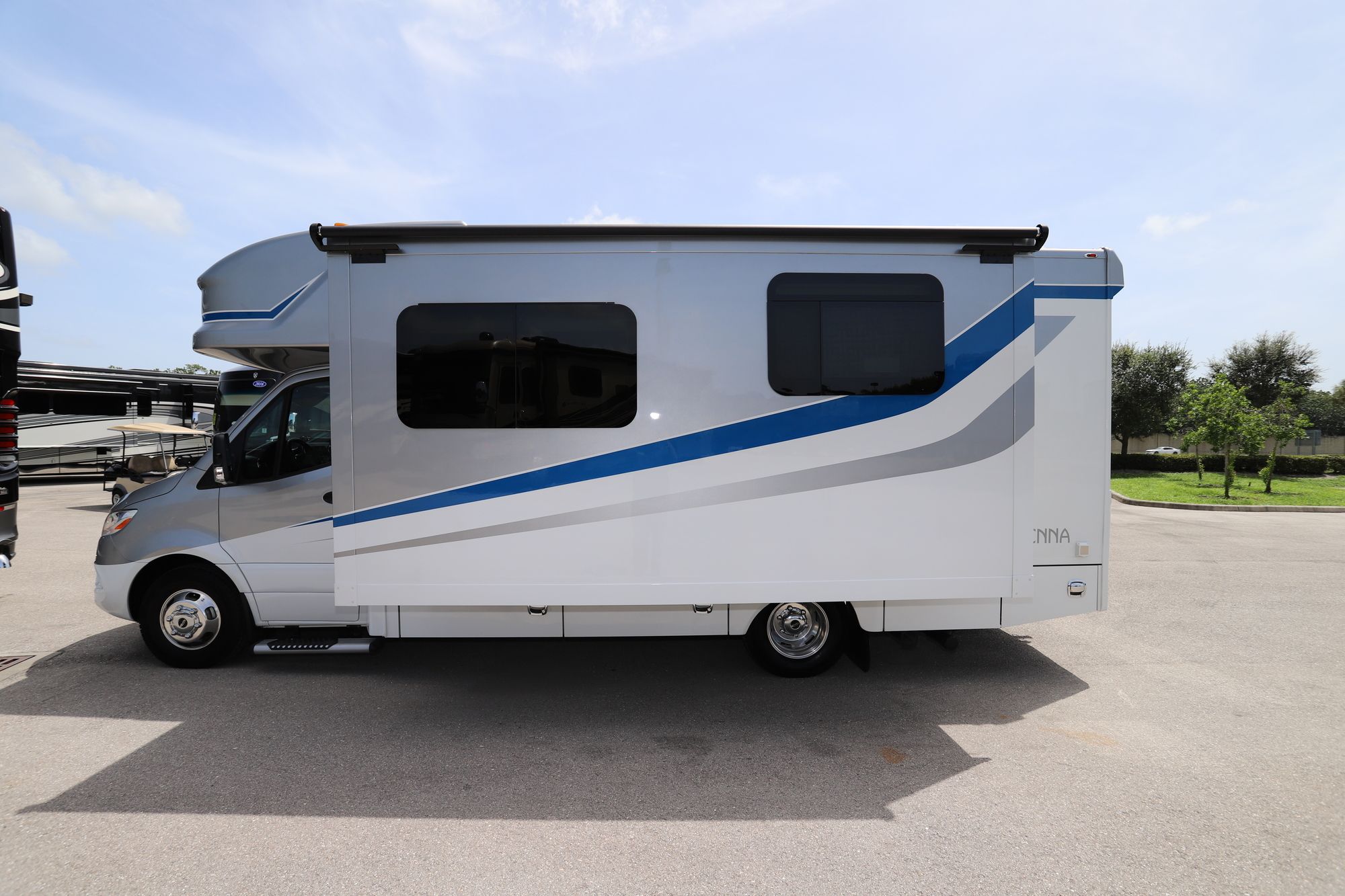 New 2021 Renegade Rv Vienna 25-V-RMC Class C  For Sale