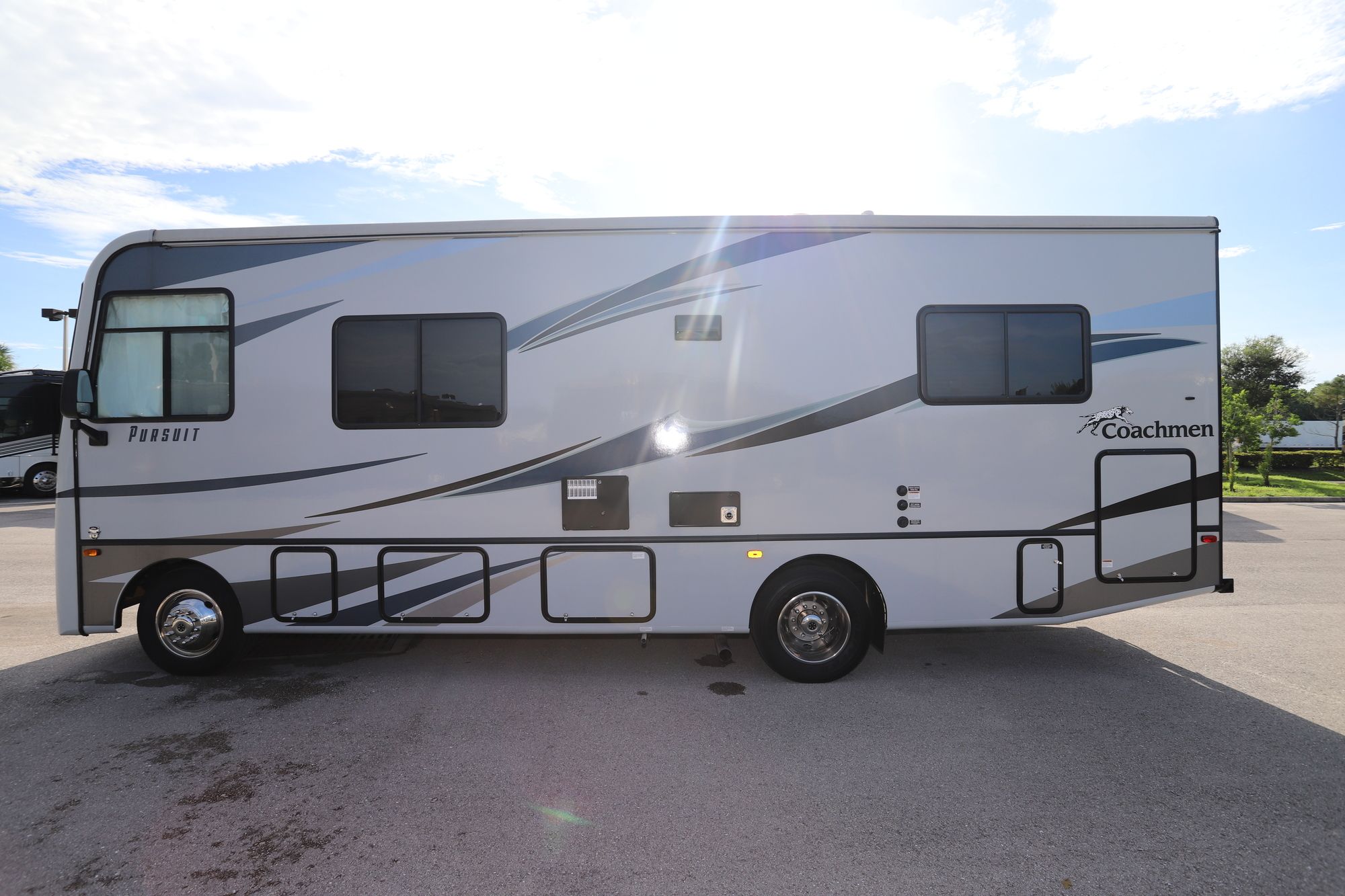 Used 2020 Coachmen Pursuit 27XPS Class A  For Sale