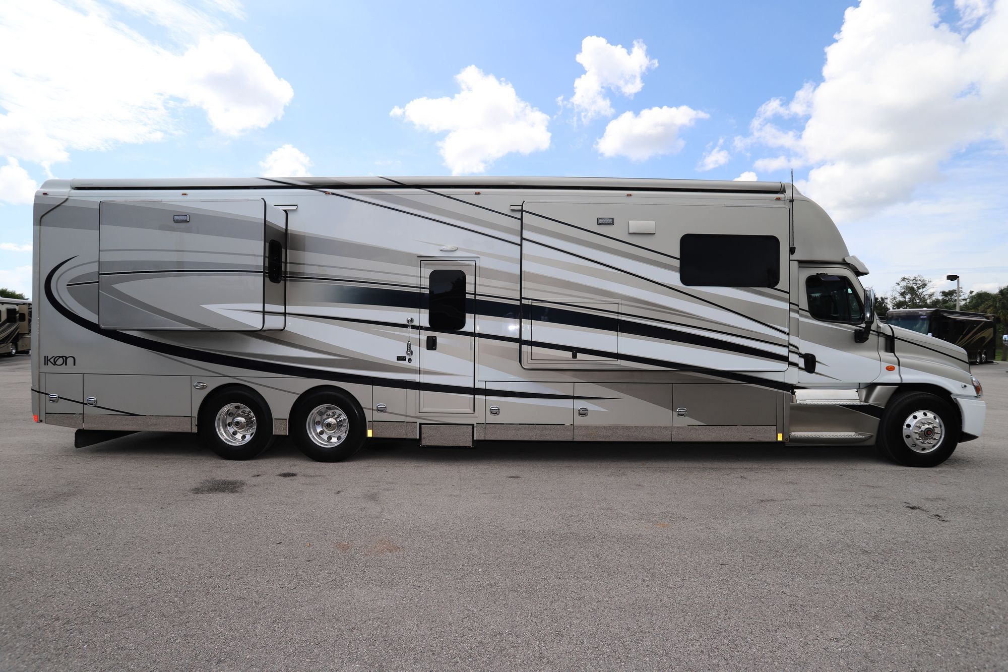 Used 2018 Renegade Rv Ikon 4534RX Super C  For Sale