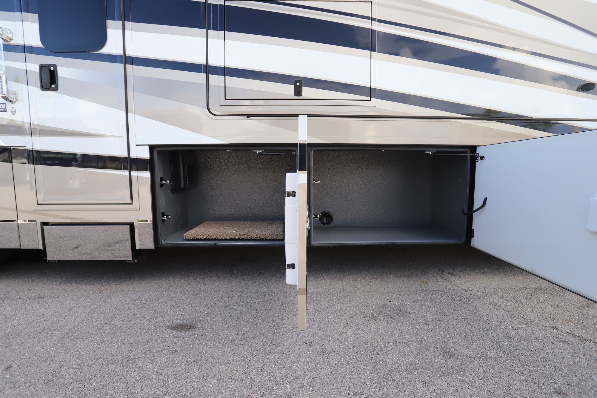 Used 2018 Renegade Rv Ikon 4534RX Super C  For Sale