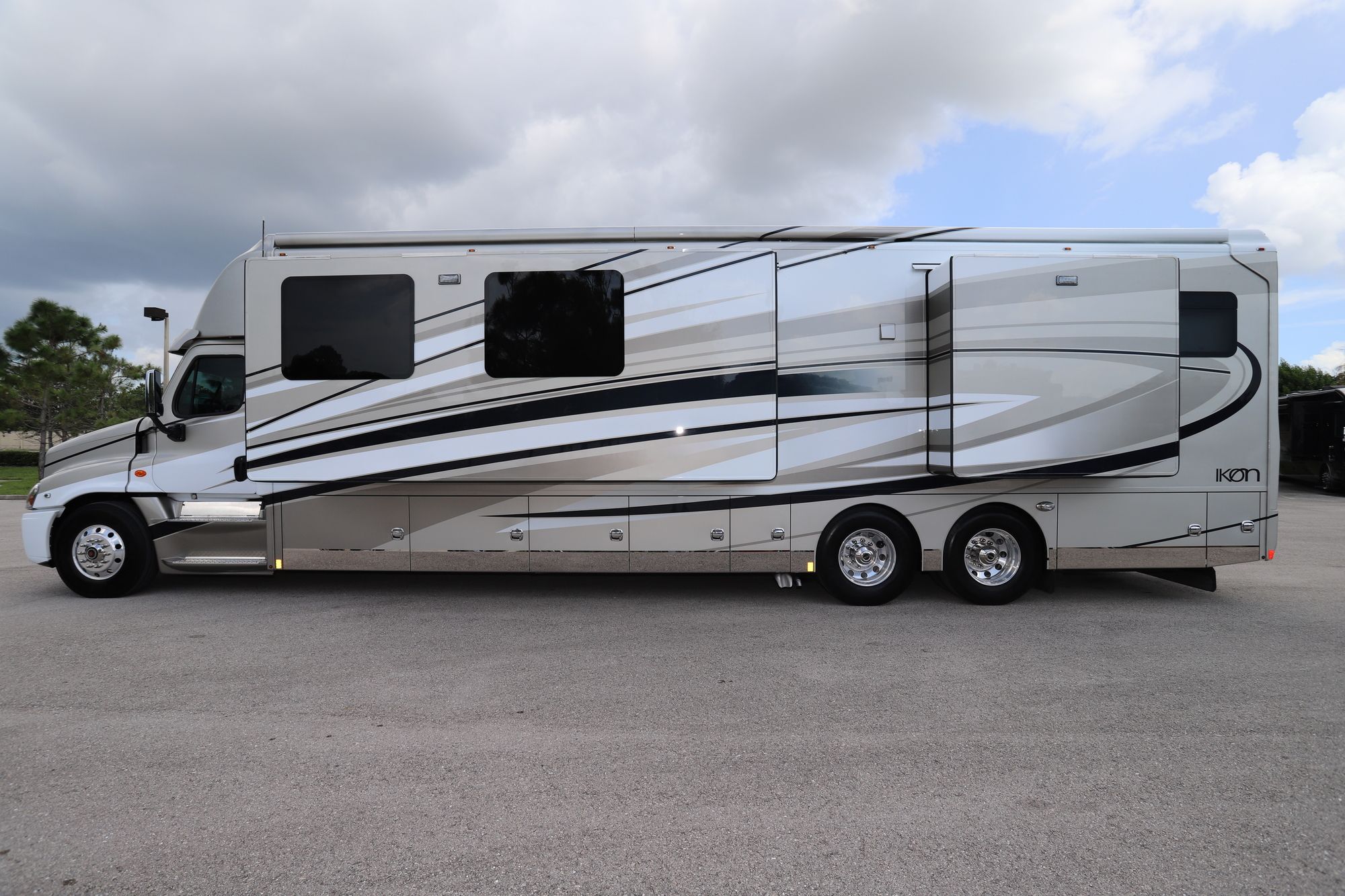 Used 2018 Renegade Rv Ikon 4534RX Super C  For Sale