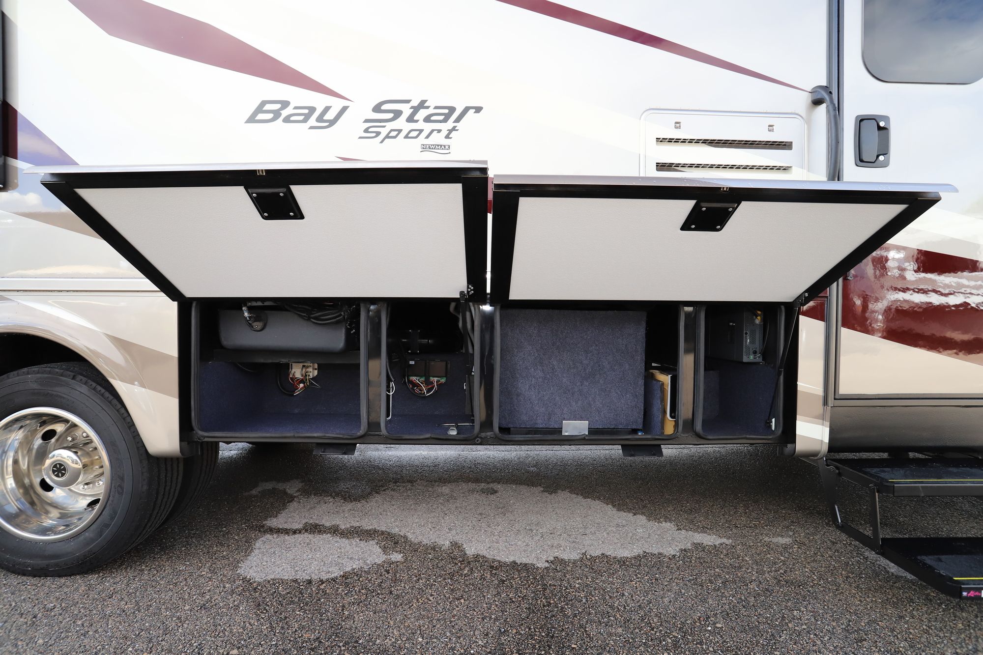 Used 2019 Newmar Bay Star Sport 2702 Class A  For Sale