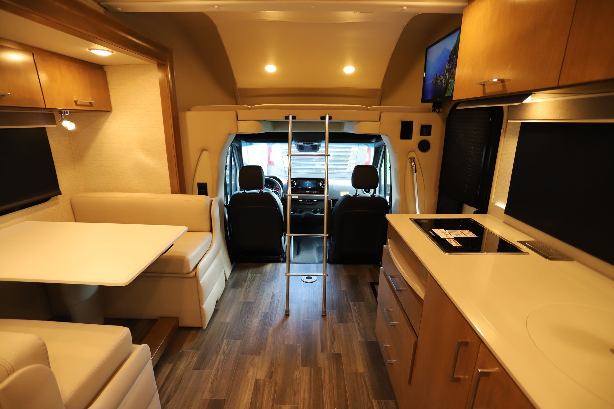 New 2021 Tiffin Motor Homes Wayfarer 25RW Class C  For Sale