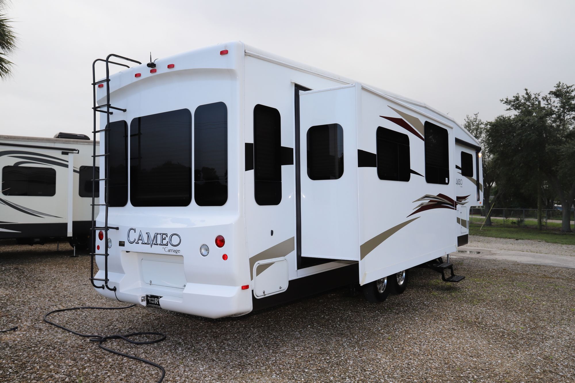 Used 2011 Carriage Cameo 37 Fifth Wheel  For Sale