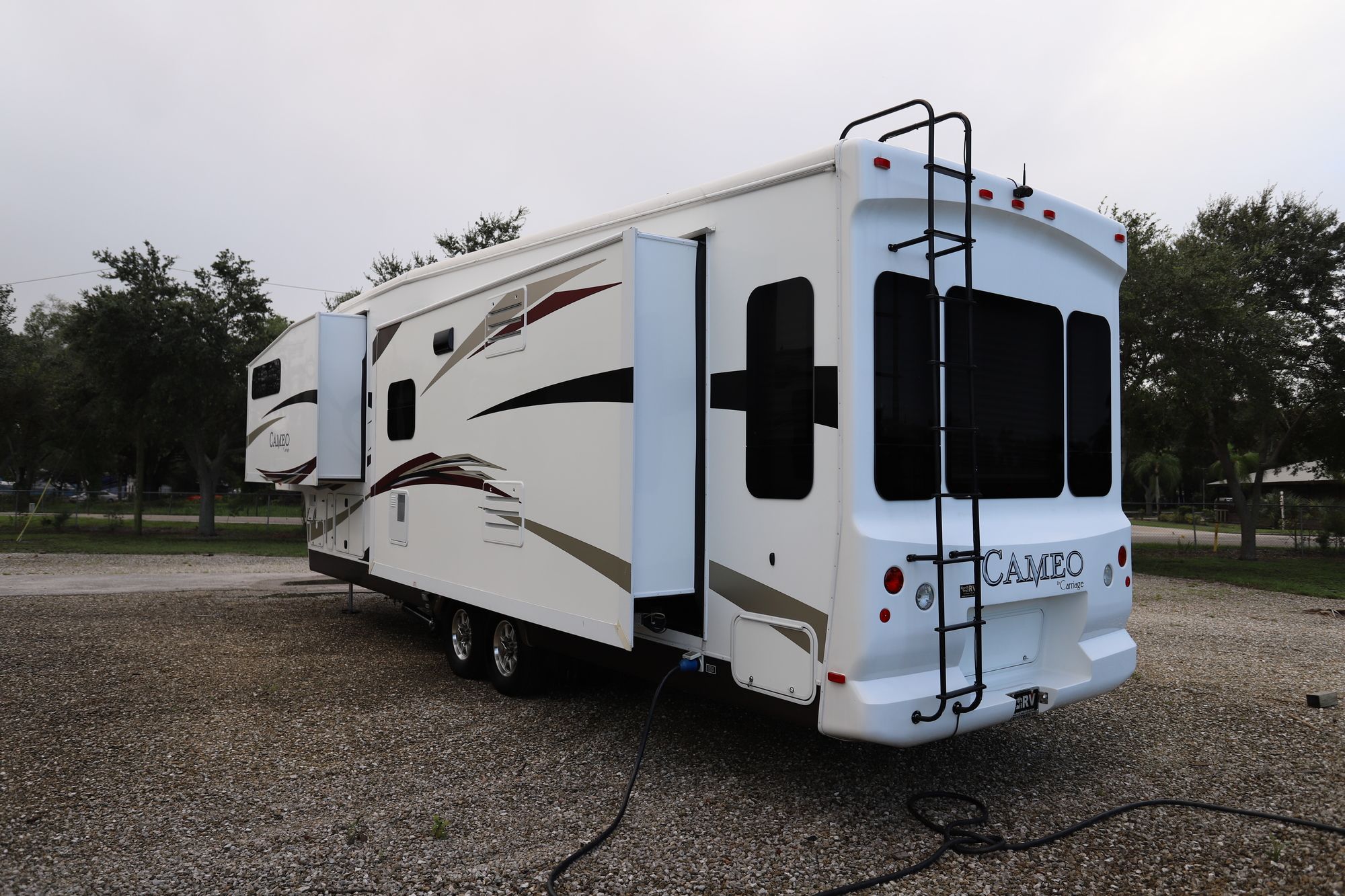 Used 2011 Carriage Cameo 37 Fifth Wheel  For Sale