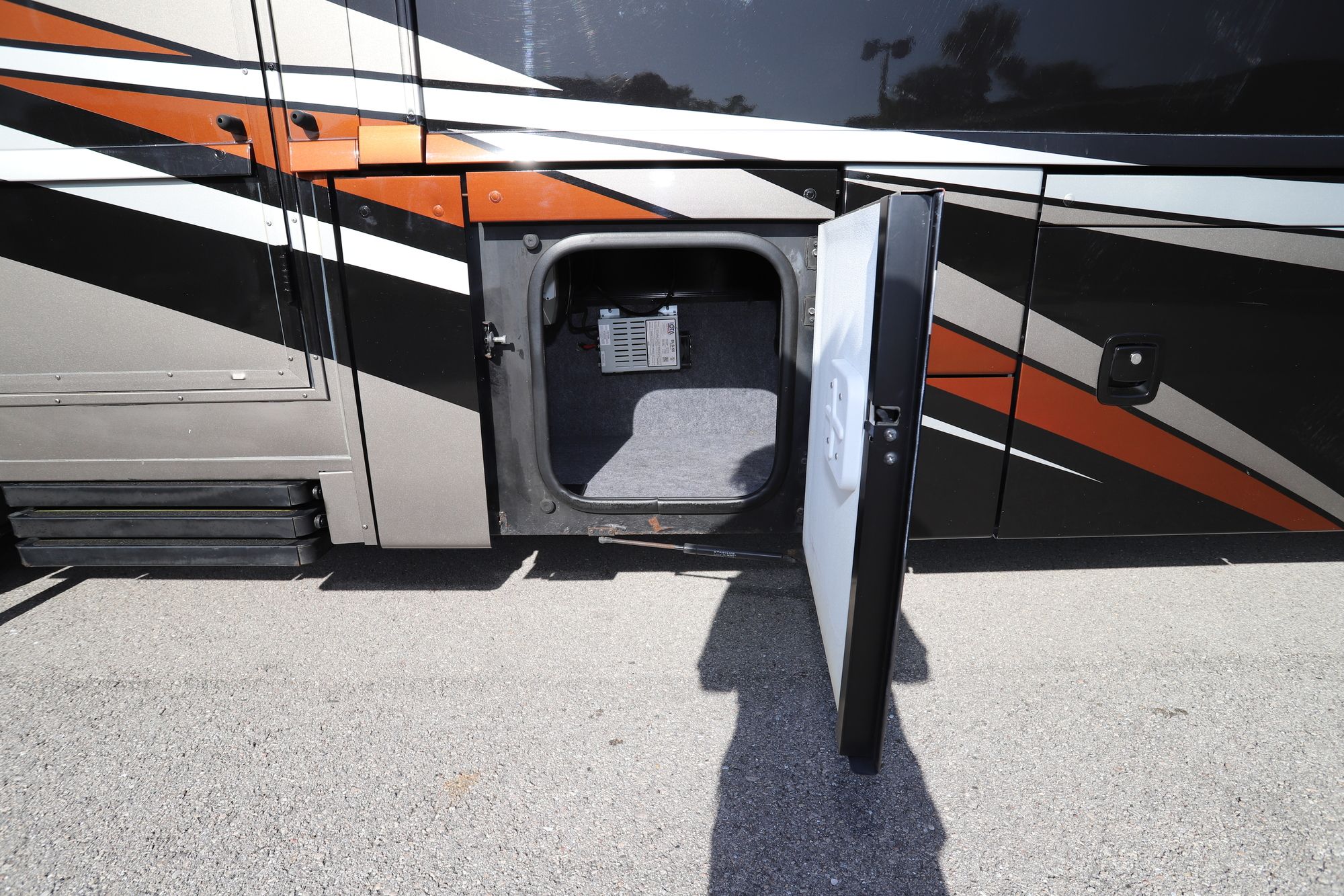 Used 2013 Winnebago Adventurer 37F Class A  For Sale