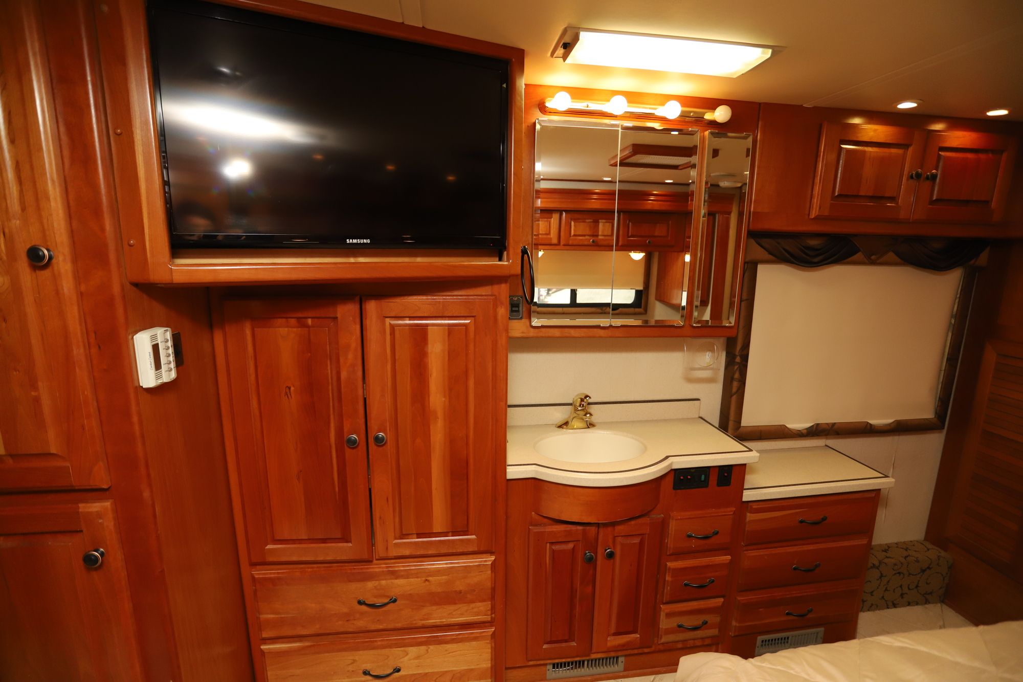 Used 2003 Monaco Dynasty DUTCHESS Class A  For Sale