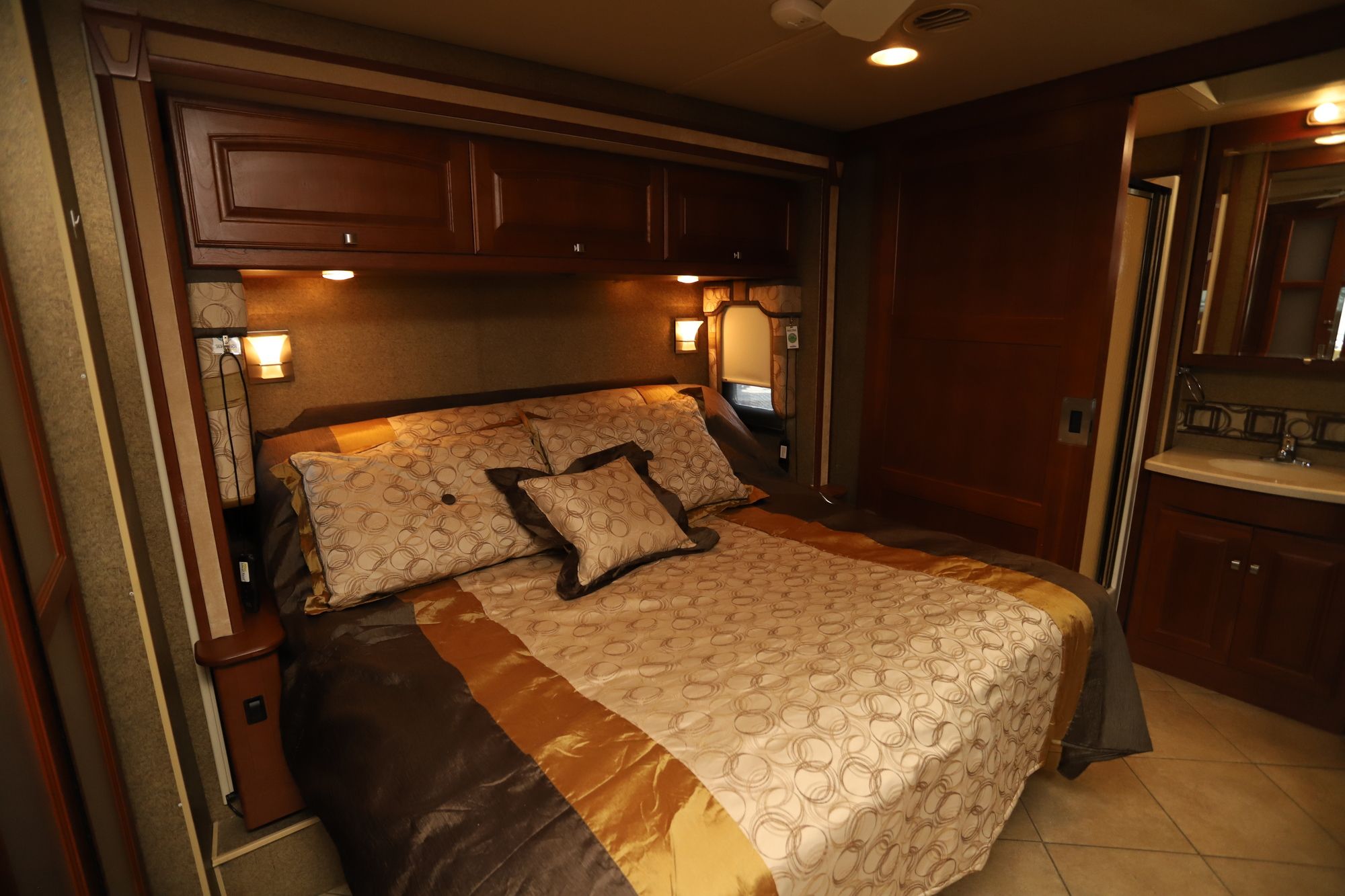 Used 2013 Winnebago Adventurer 37F Class A  For Sale