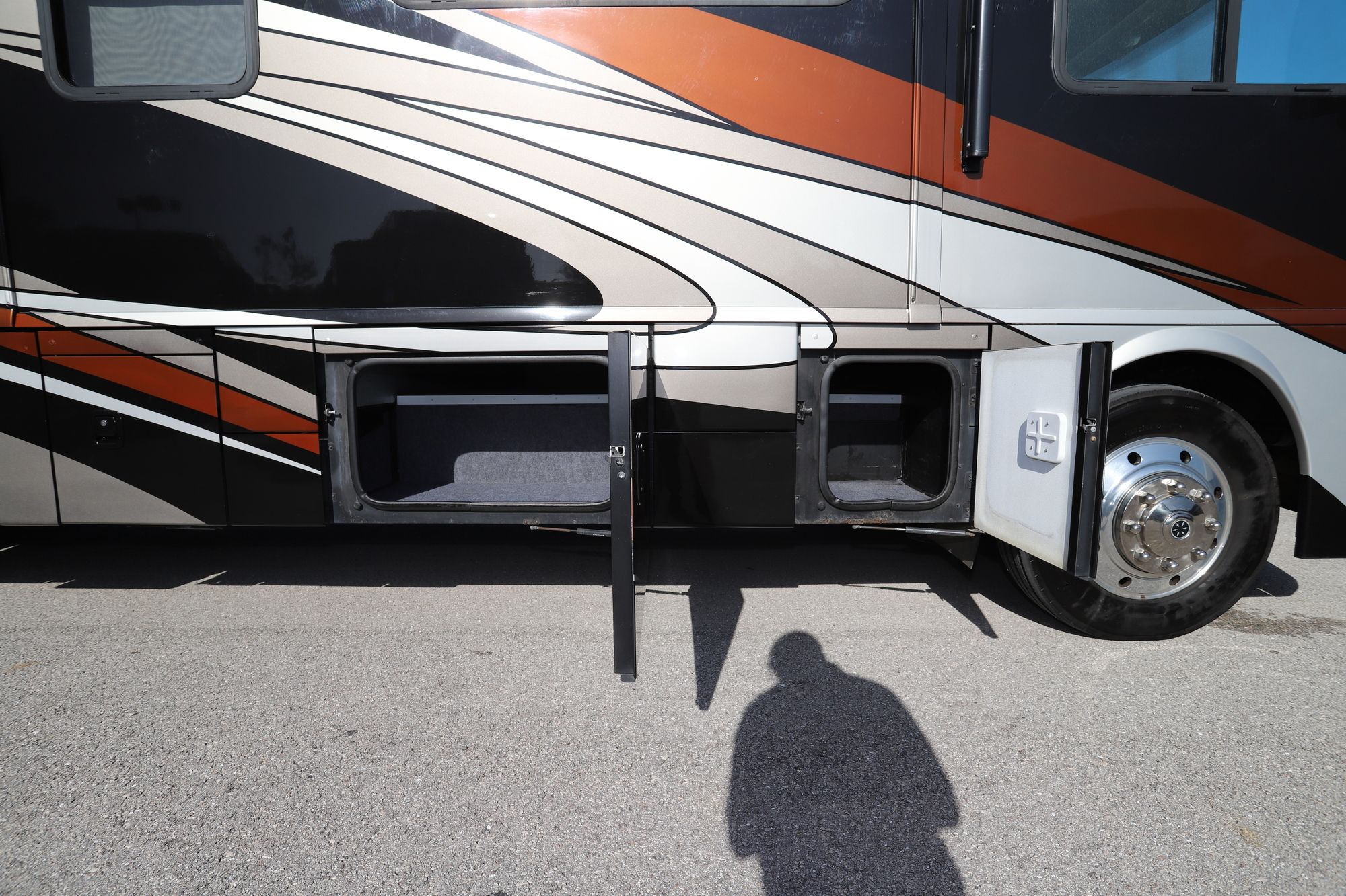 Used 2013 Winnebago Adventurer 37F Class A  For Sale