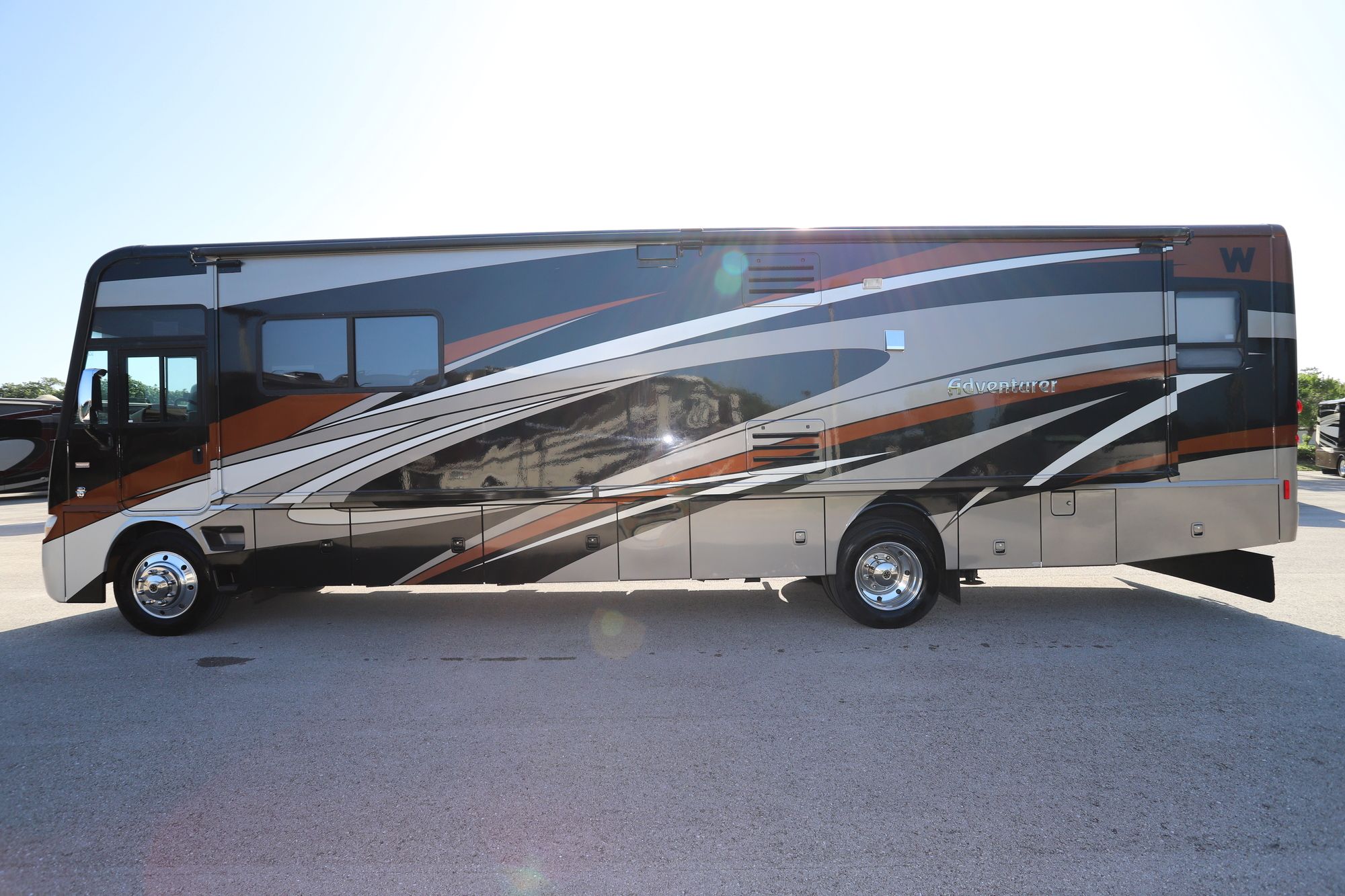 Used 2013 Winnebago Adventurer 37F Class A  For Sale