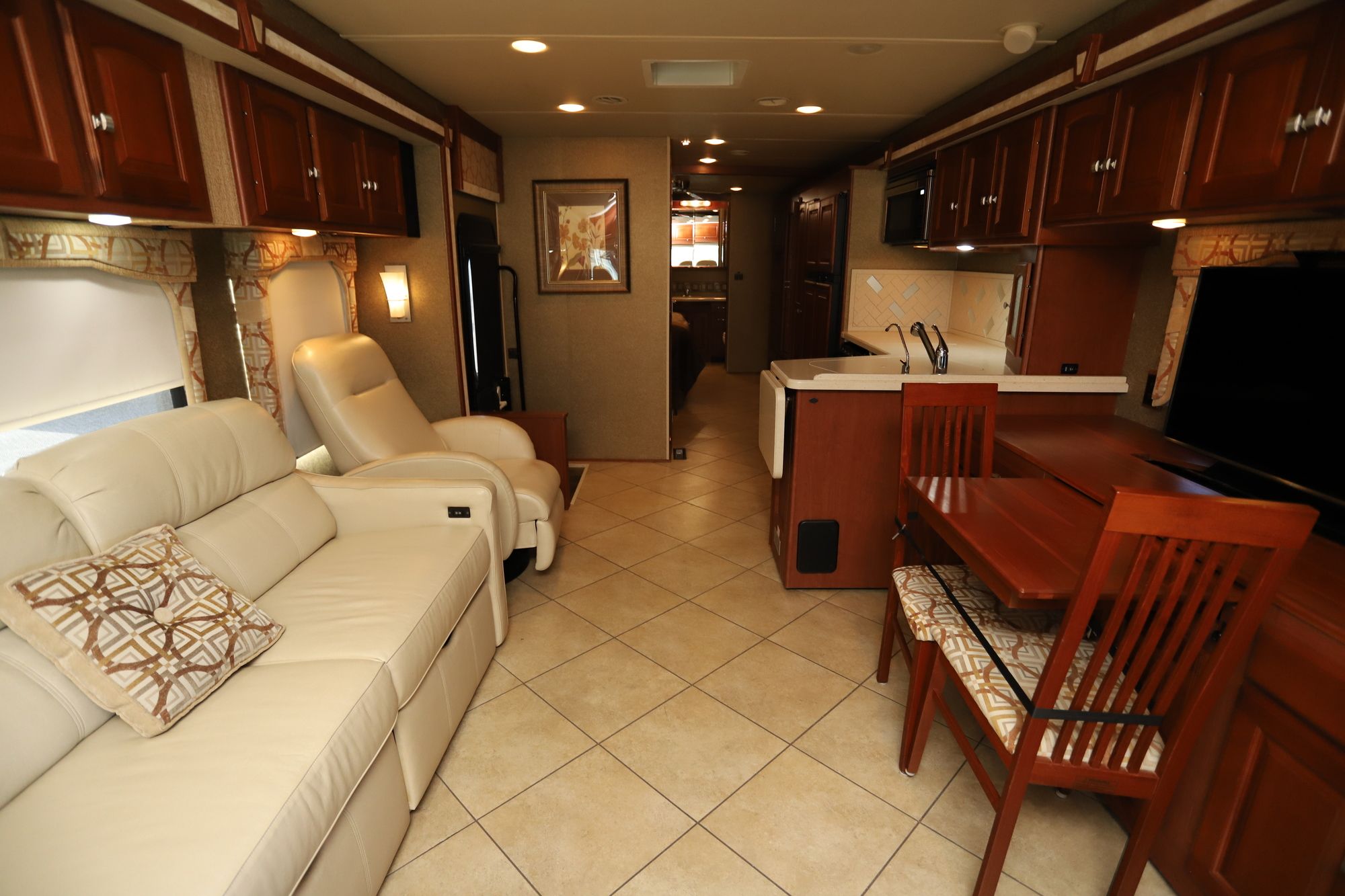 Used 2013 Winnebago Adventurer 37F Class A  For Sale