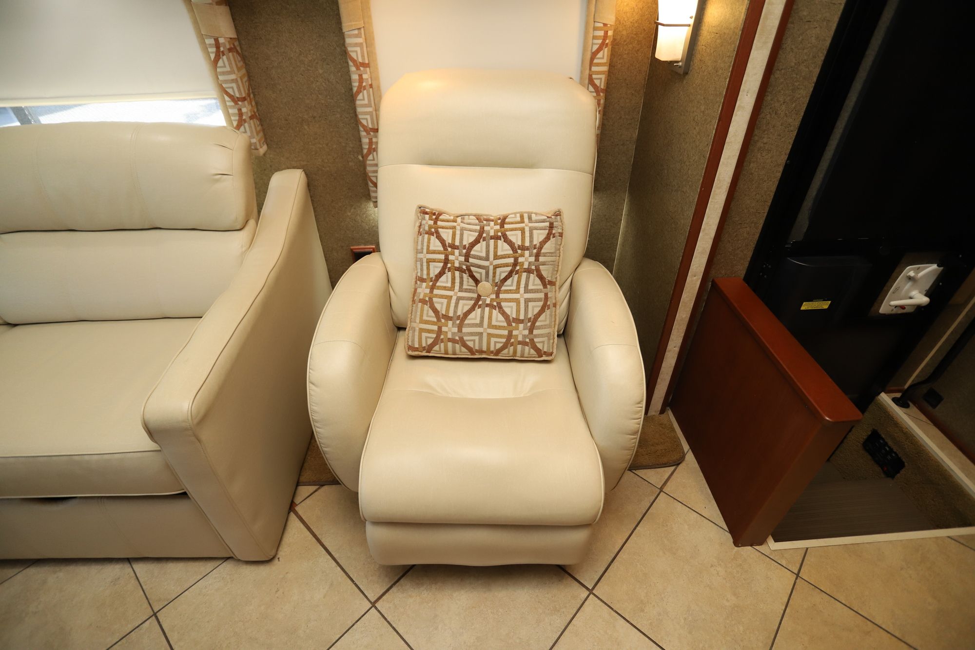 Used 2013 Winnebago Adventurer 37F Class A  For Sale