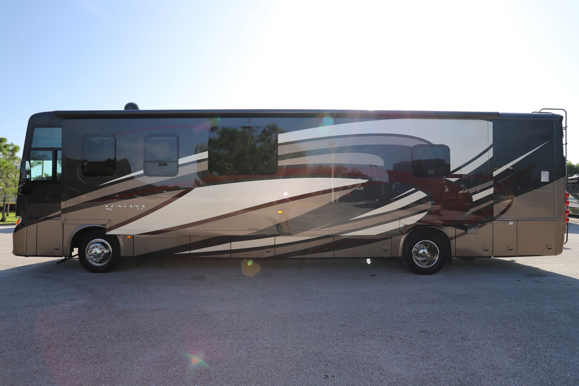 Used 2019 Newmar Ventana Le 4037 Class A  For Sale