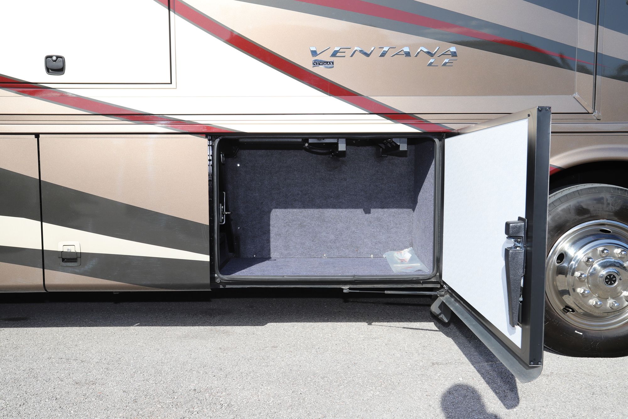 Used 2019 Newmar Ventana Le 4037 Class A  For Sale