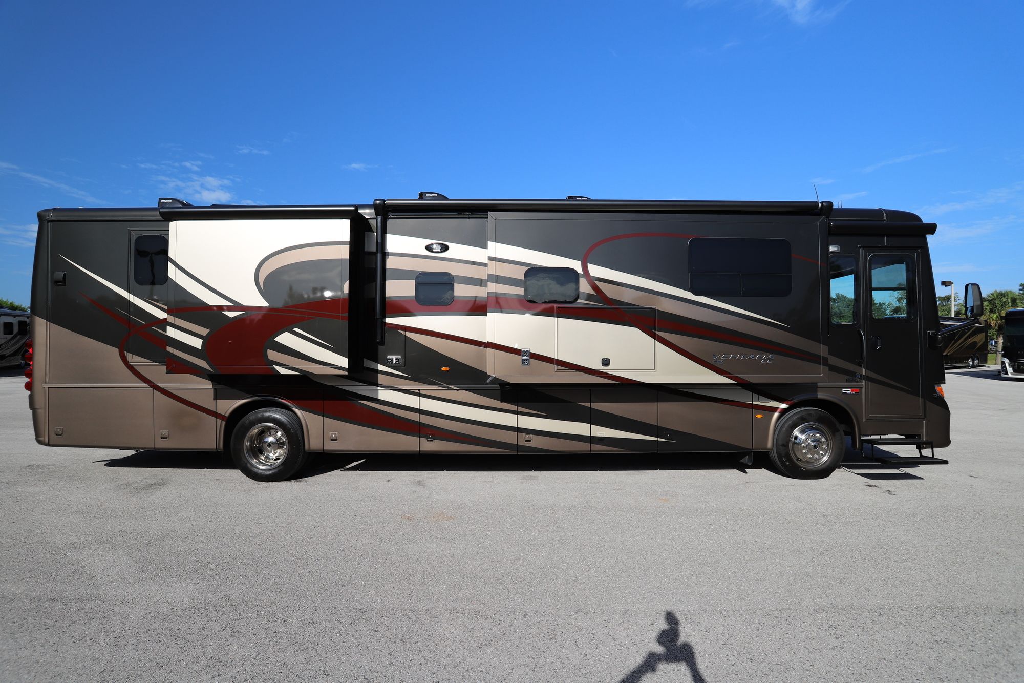 Used 2019 Newmar Ventana Le 4037 Class A  For Sale