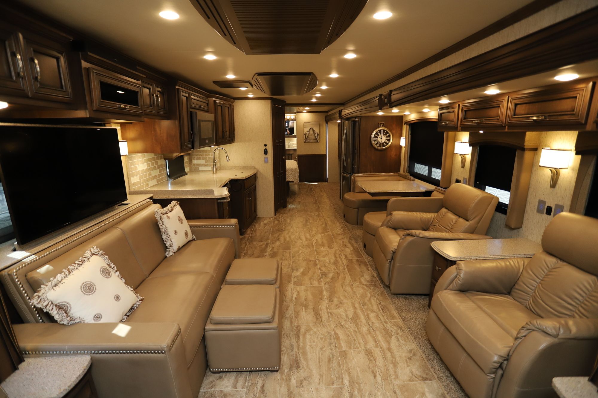 Used 2019 Newmar Ventana Le 4037 Class A  For Sale