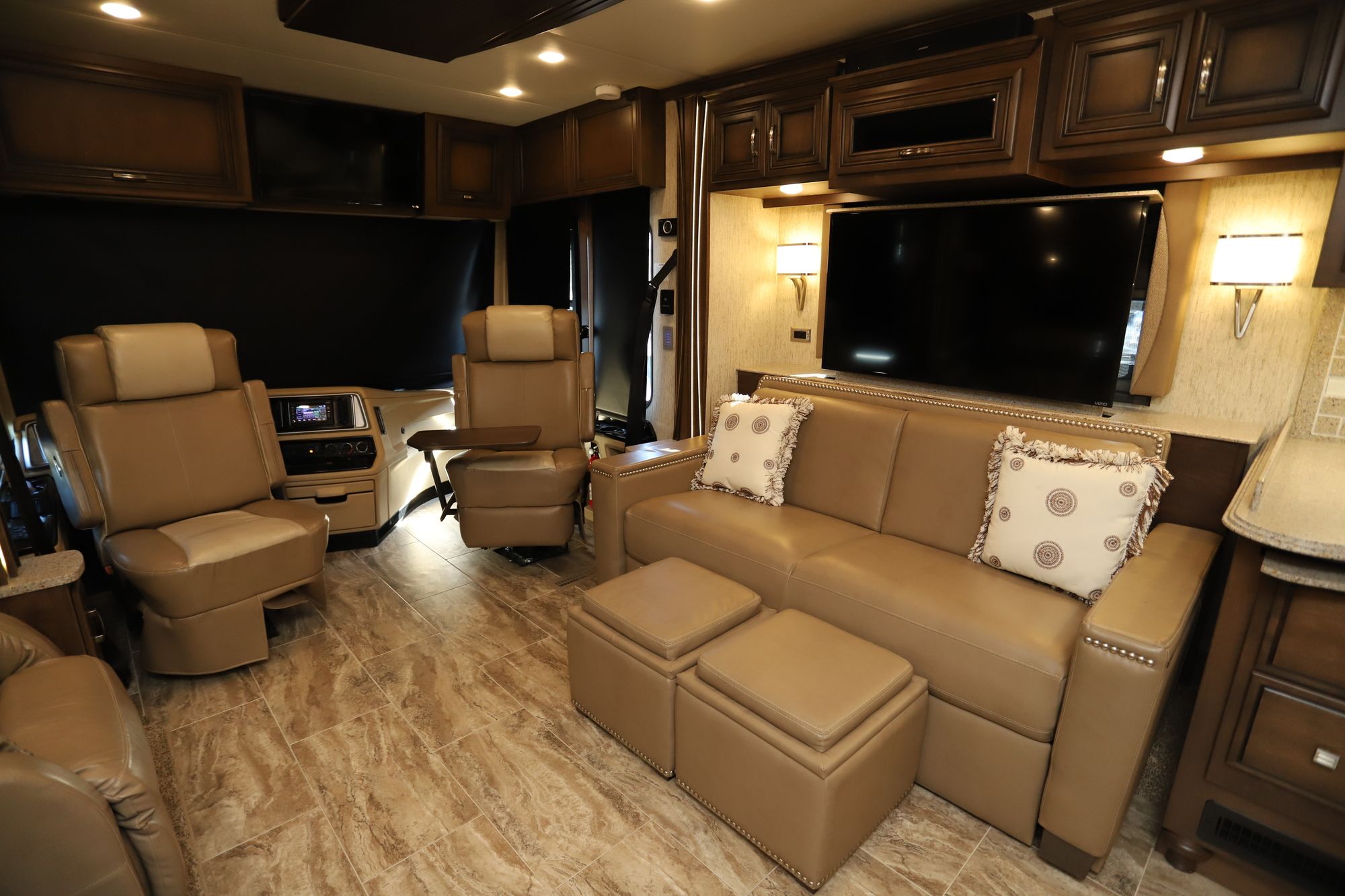 Used 2019 Newmar Ventana Le 4037 Class A  For Sale