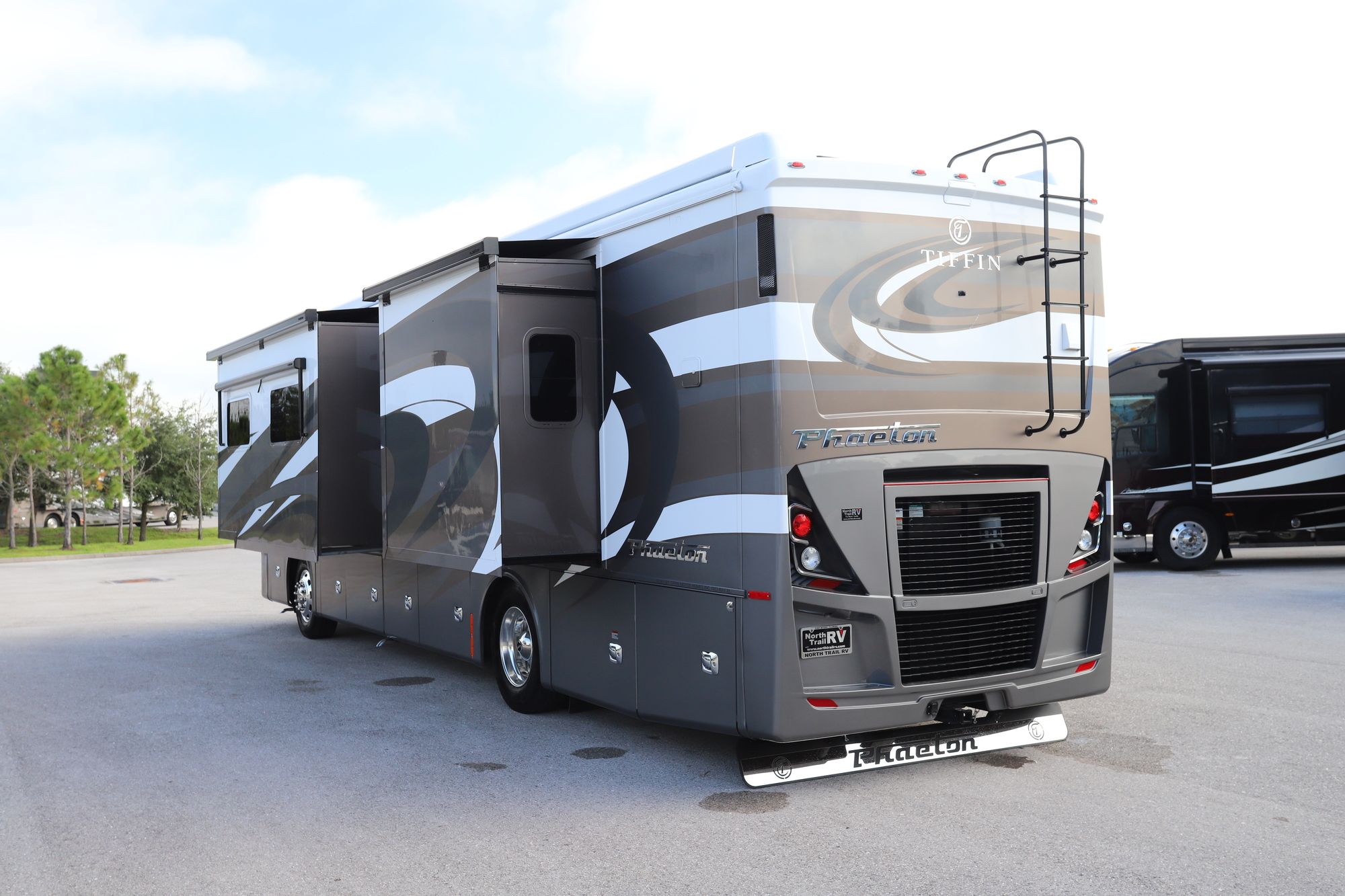 New 2021 Tiffin Motor Homes Phaeton 37BH Class A  For Sale