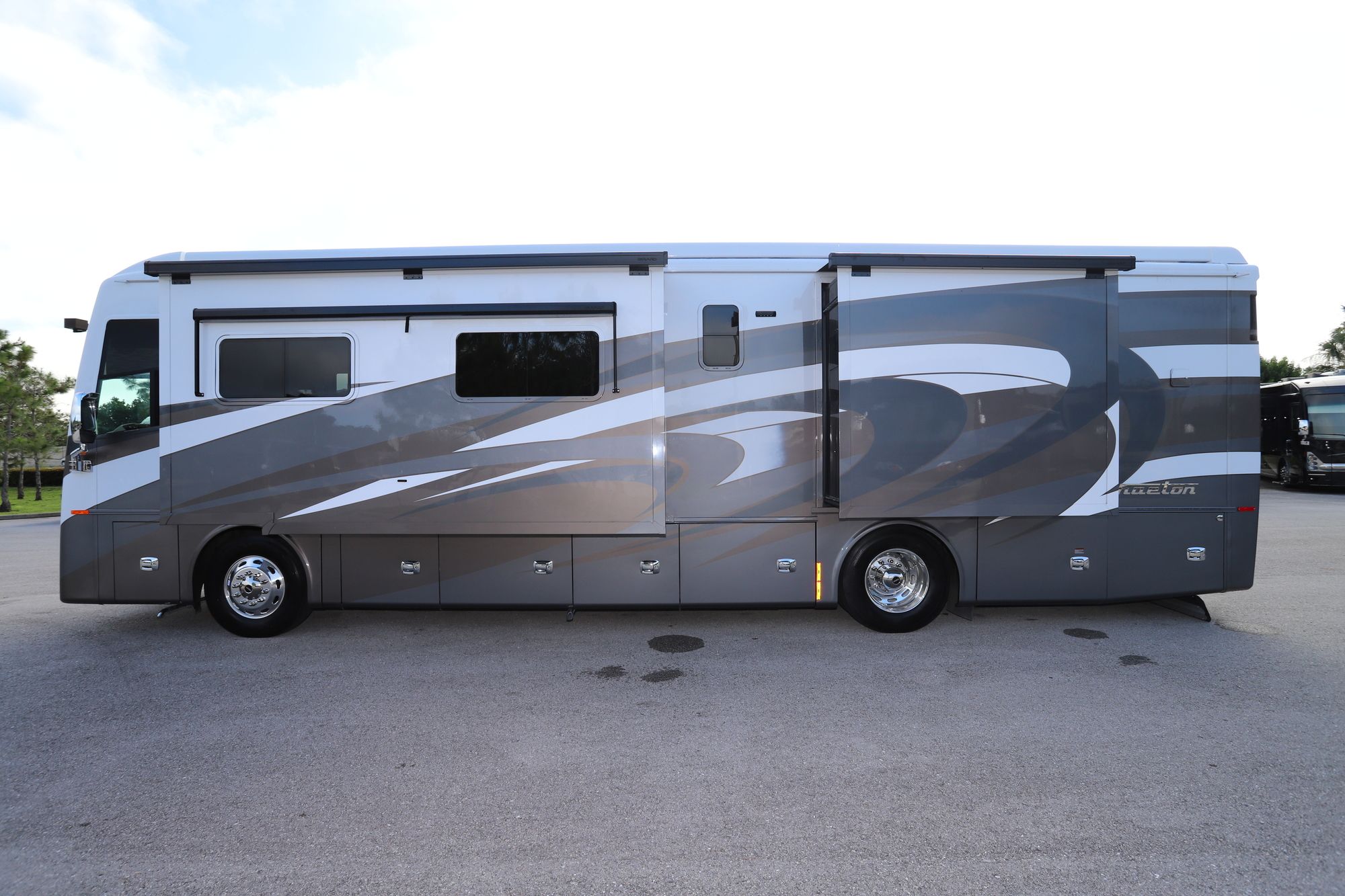 New 2021 Tiffin Motor Homes Phaeton 37BH Class A  For Sale