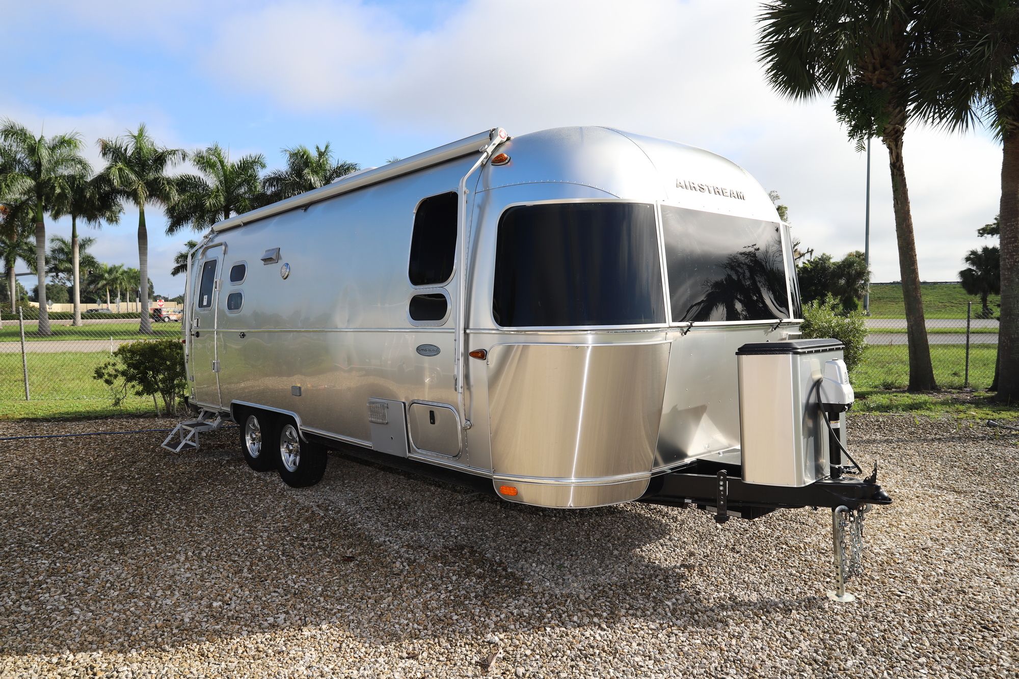 Used 2019 Airstream Flying Cloud 25FB Travel Trailer  For Sale