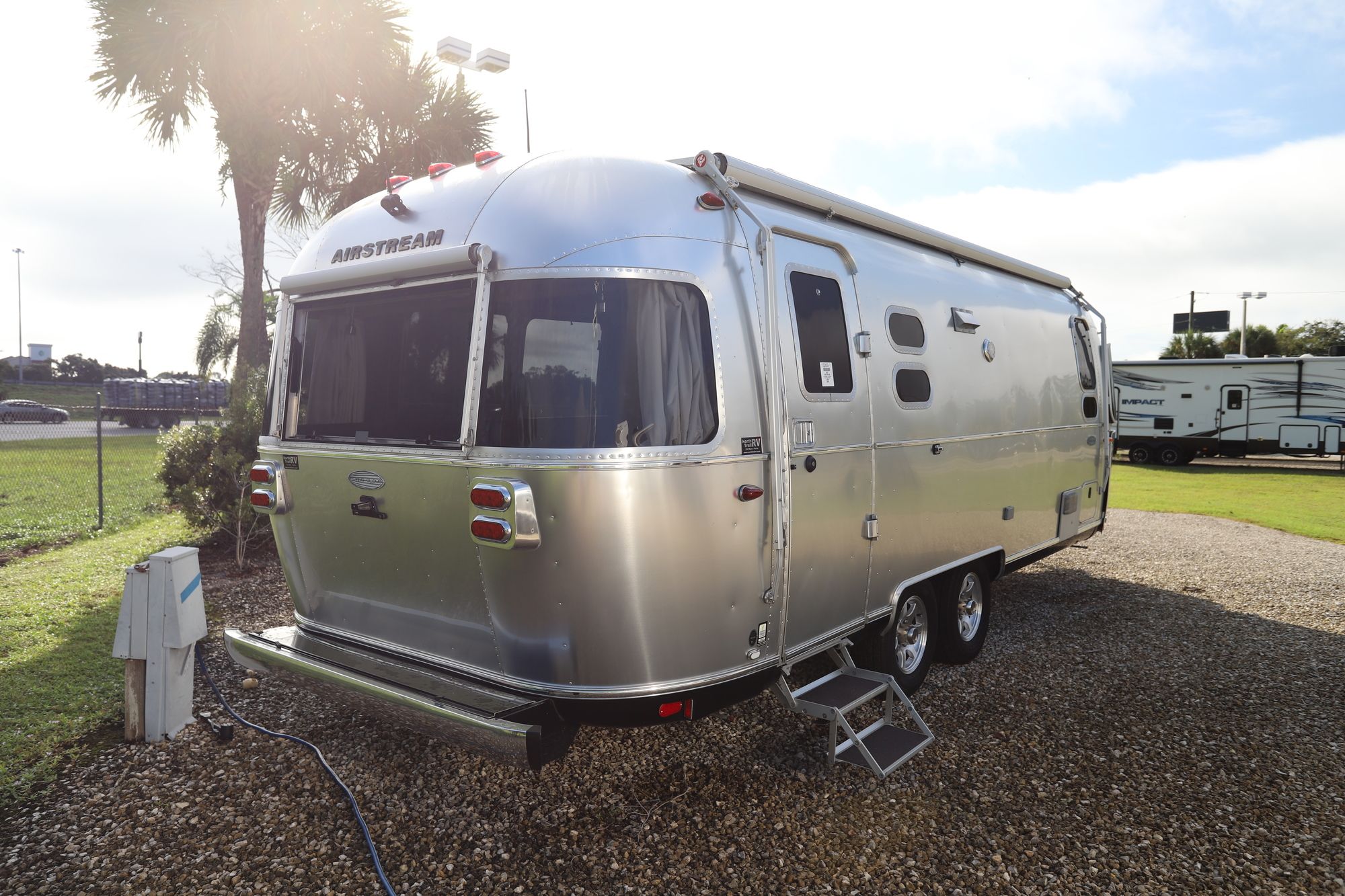 Used 2019 Airstream Flying Cloud 25FB Travel Trailer  For Sale