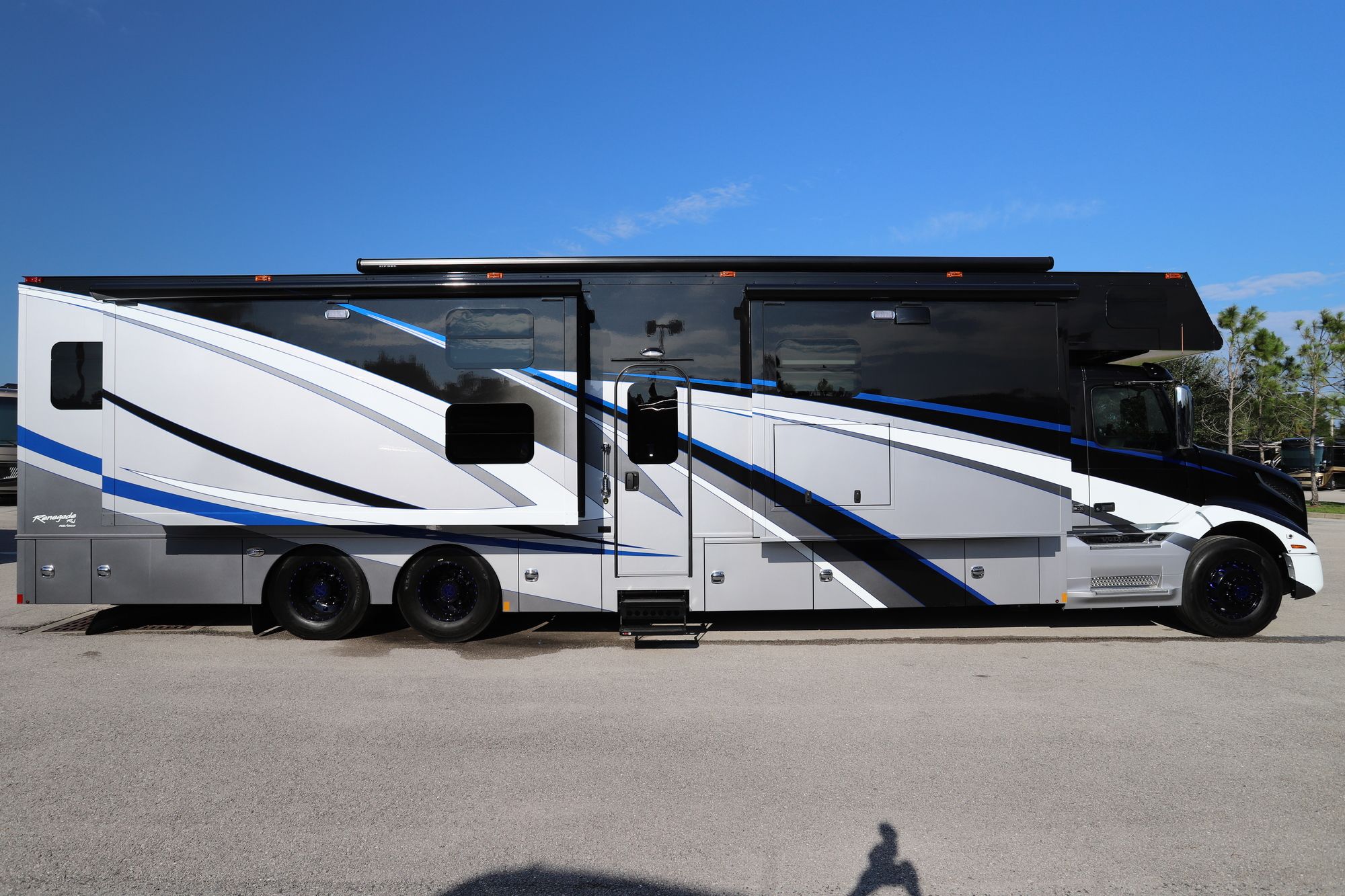 New 2021 Renegade Rv Classic 45CBQ Super C  For Sale