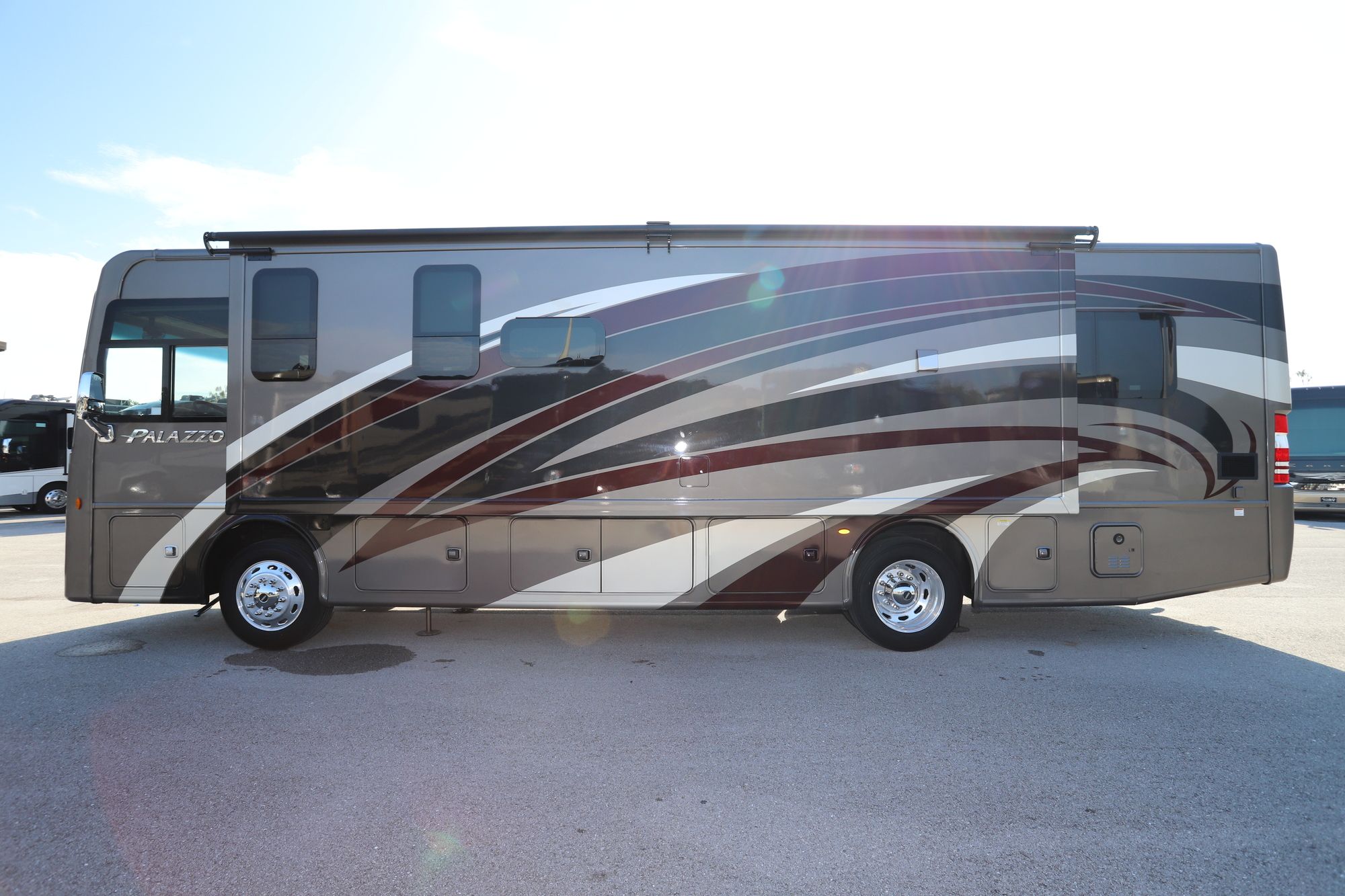 Used 2020 Thor Palazzo 33.2 Class A  For Sale