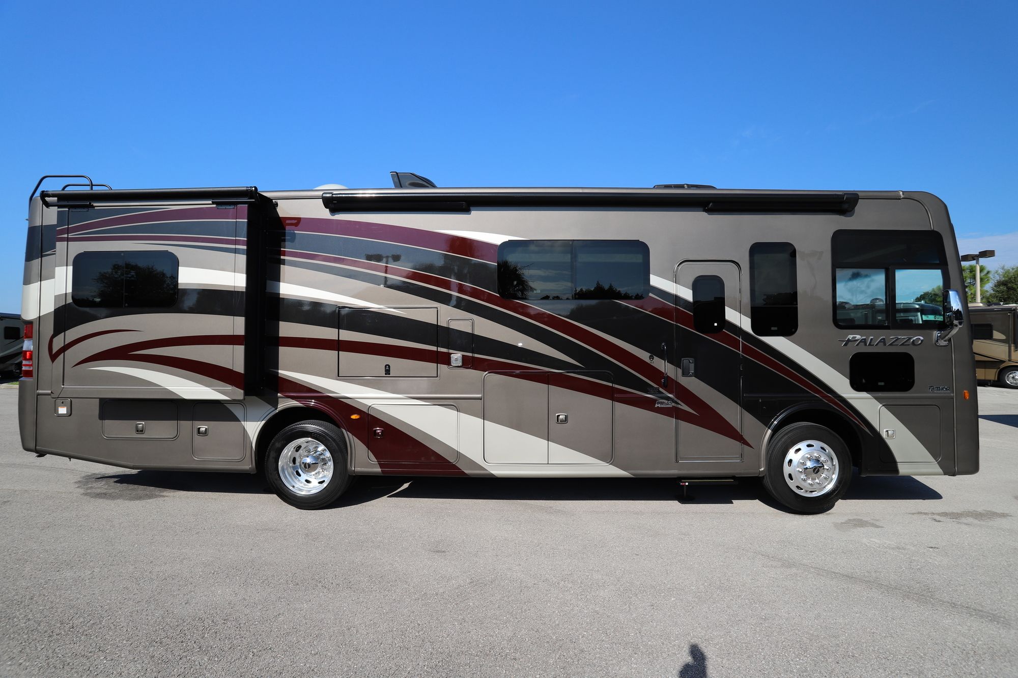 Used 2020 Thor Palazzo 33.2 Class A  For Sale