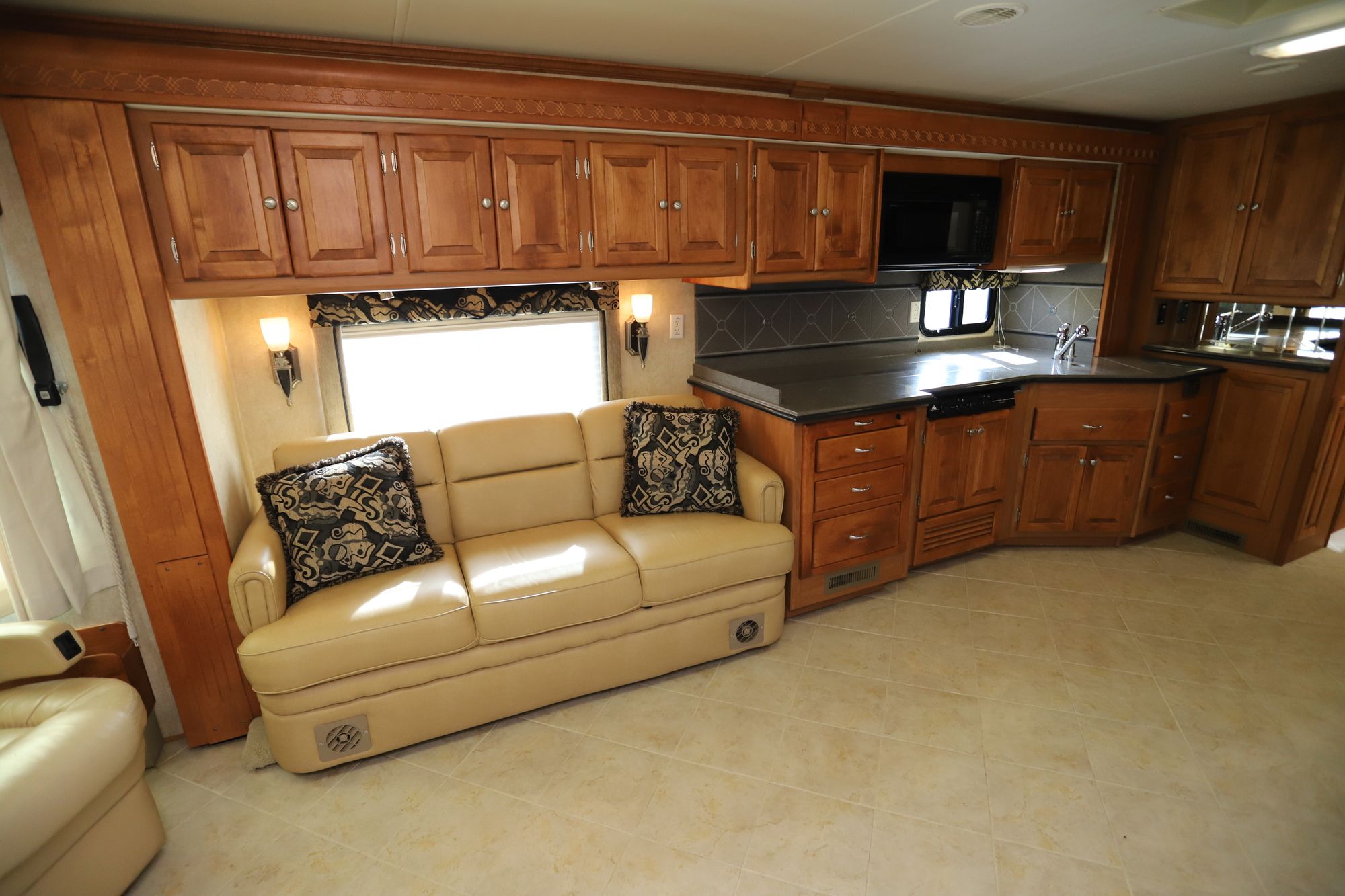 Used 2007 Tiffin Motor Homes Phaeton 40QDH Class A  For Sale