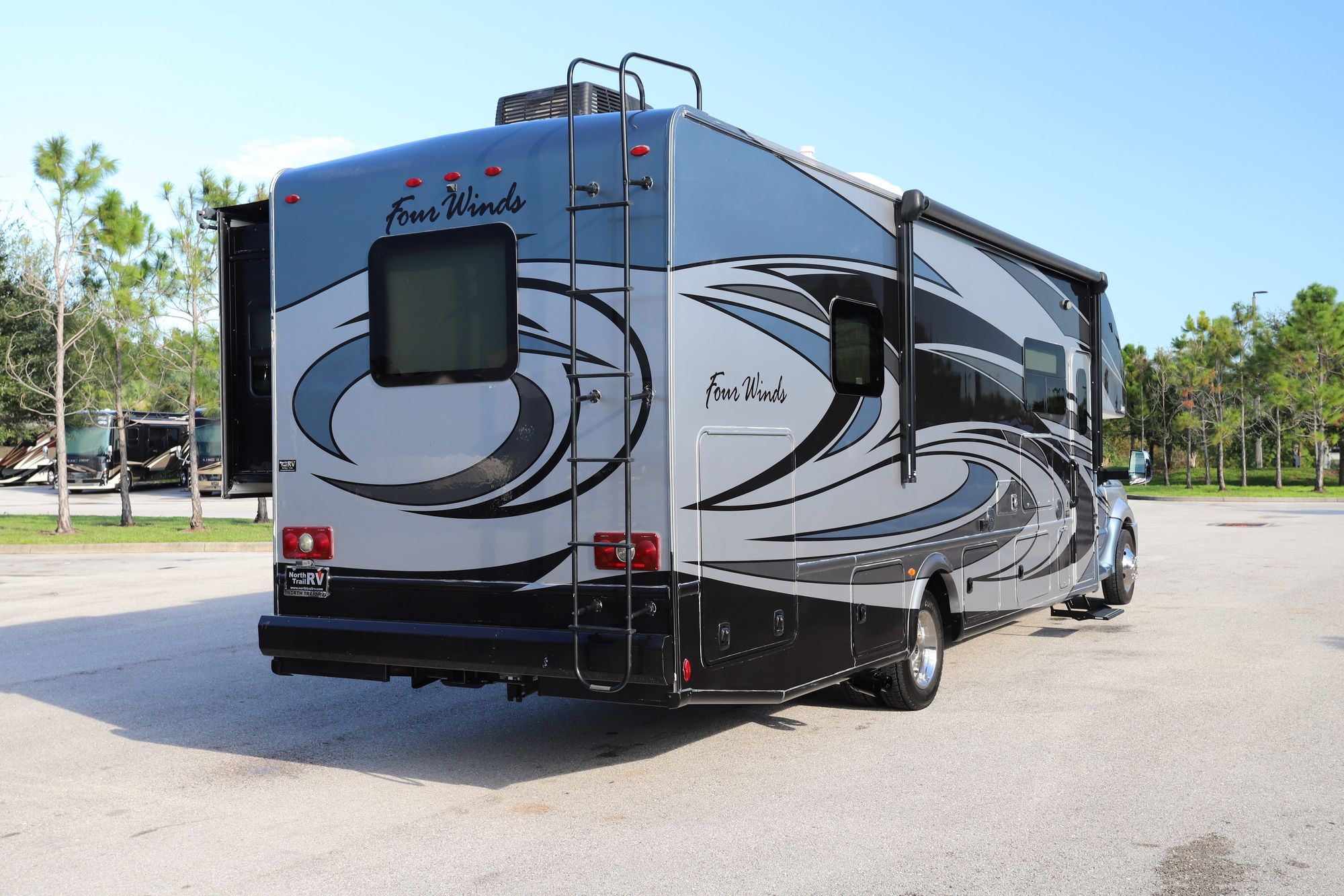 Used 2017 Thor Fourwinds 35SM Class C  For Sale