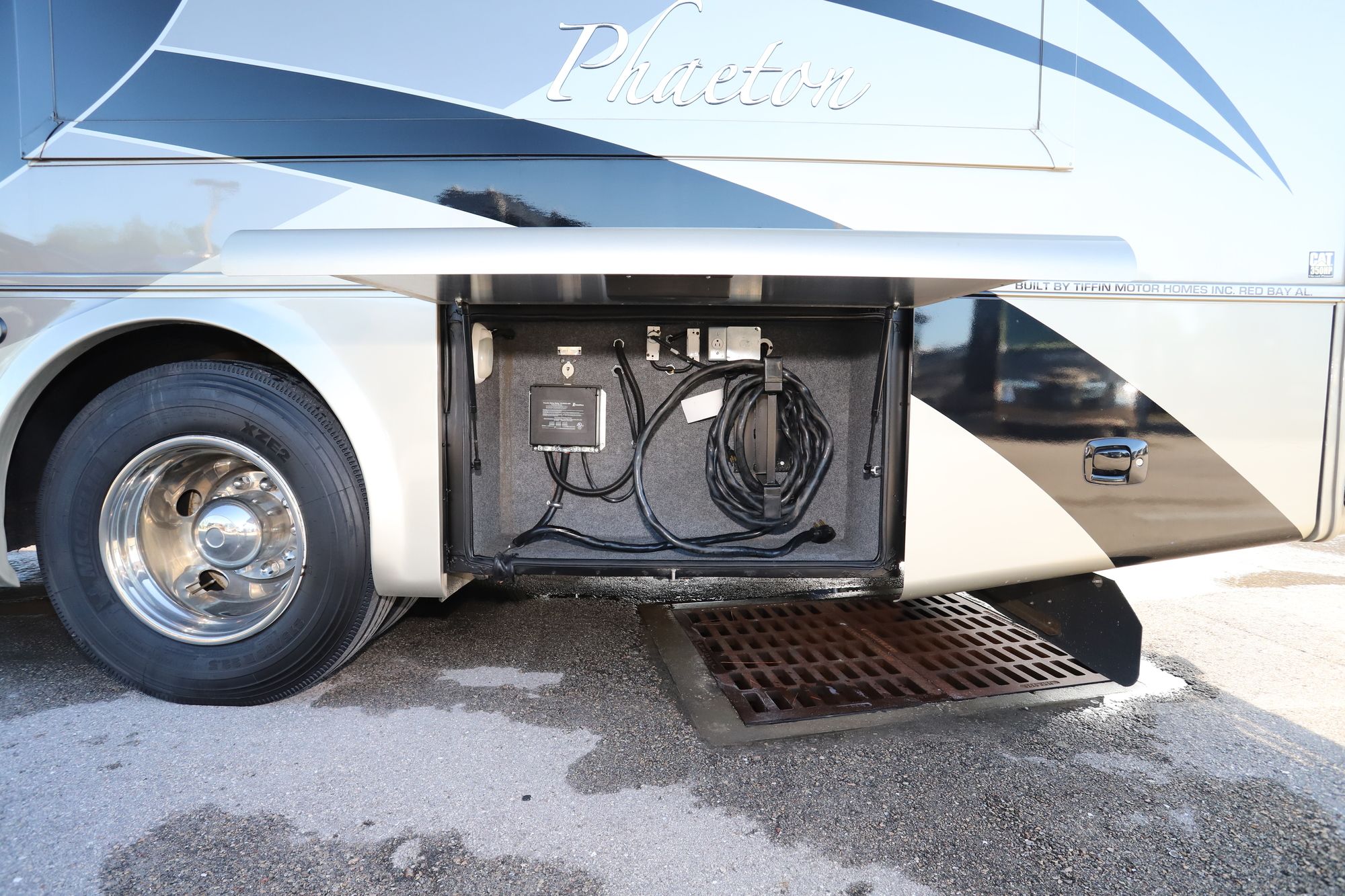 Used 2007 Tiffin Motor Homes Phaeton 40QDH Class A  For Sale