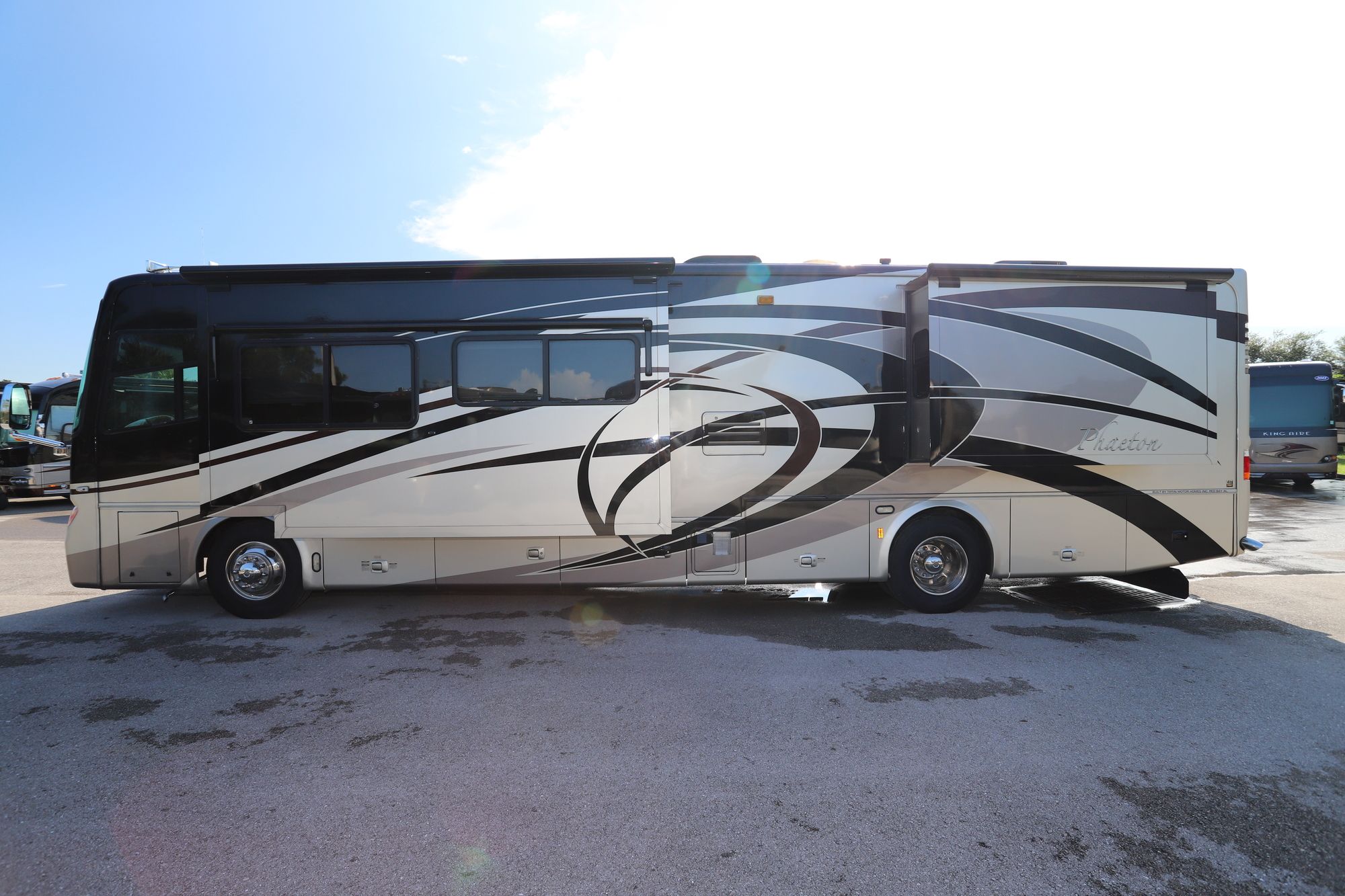 Used 2007 Tiffin Motor Homes Phaeton 40QDH Class A  For Sale