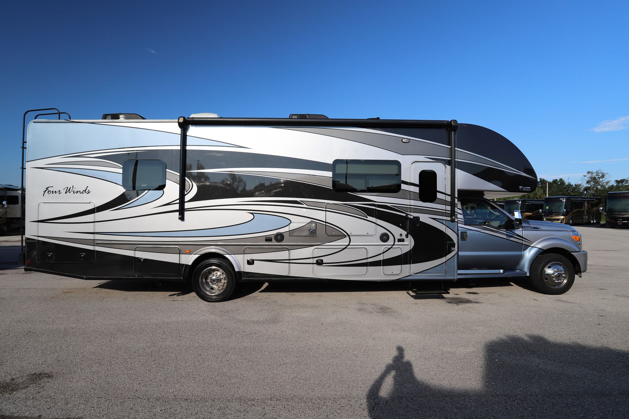 Used 2017 Thor Fourwinds 35SM Class C  For Sale