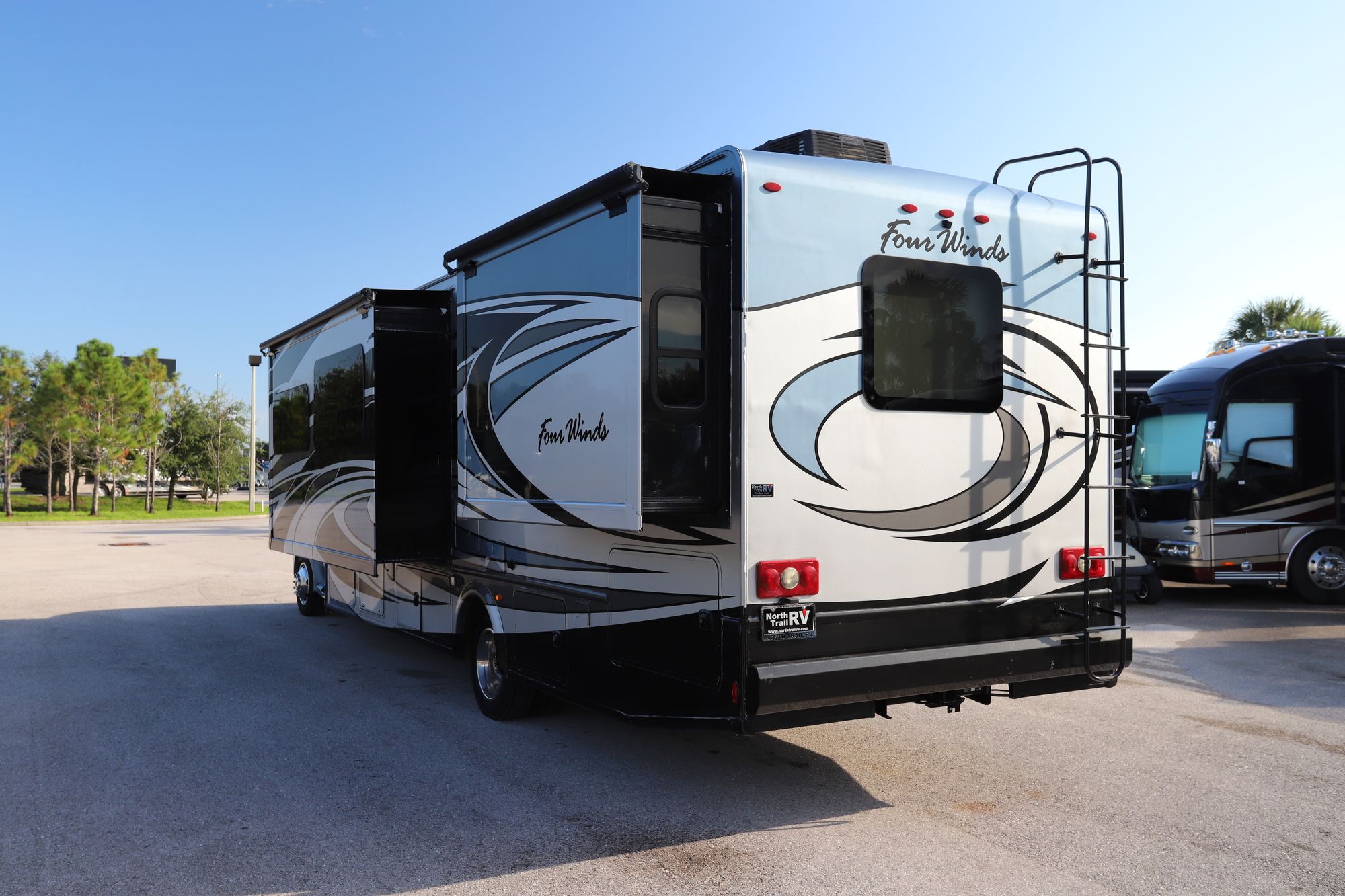 Used 2017 Thor Fourwinds 35SM Class C  For Sale