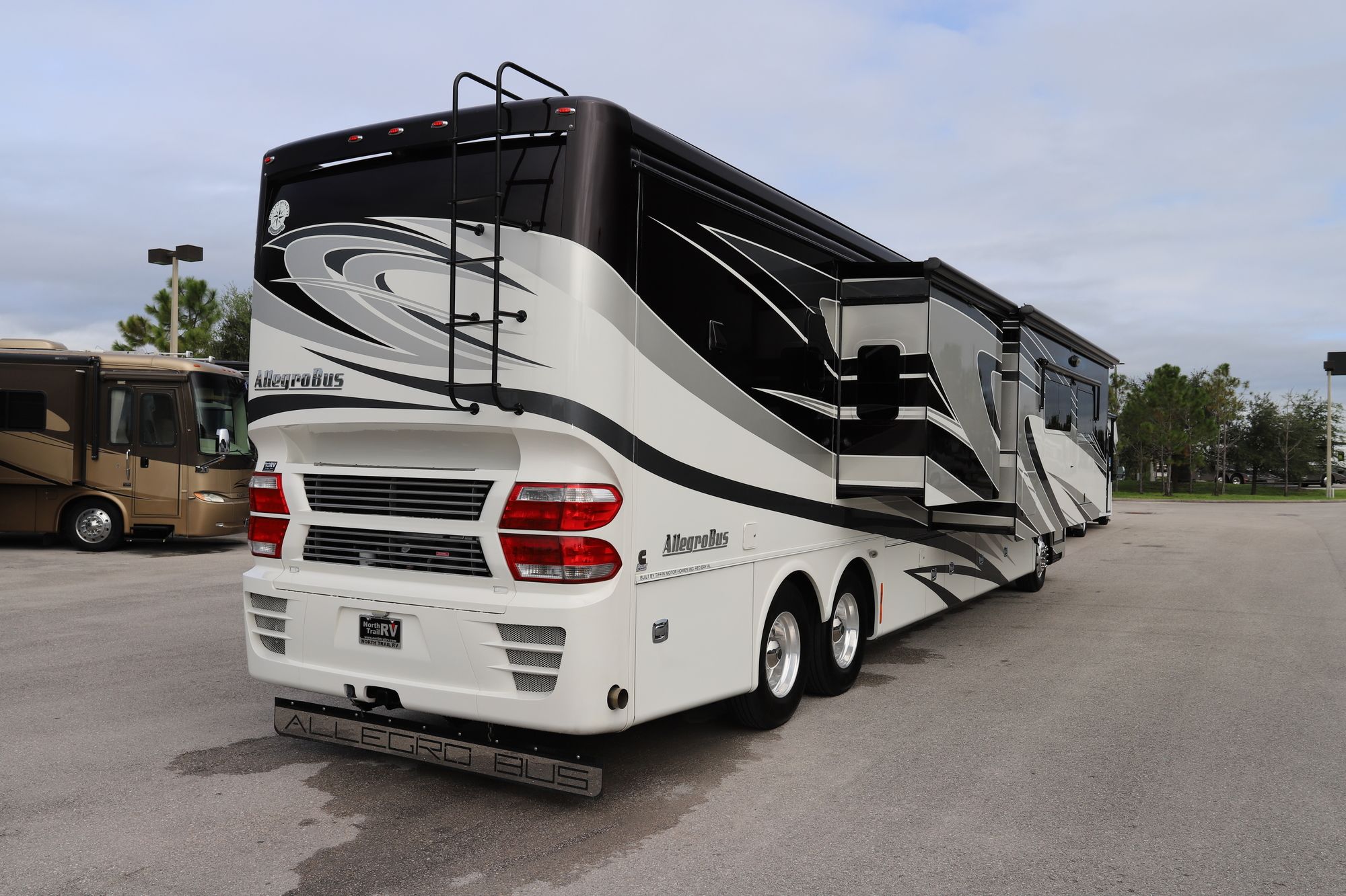 Used 2014 Tiffin Motor Homes Allegro Bus 45LP Class A  For Sale