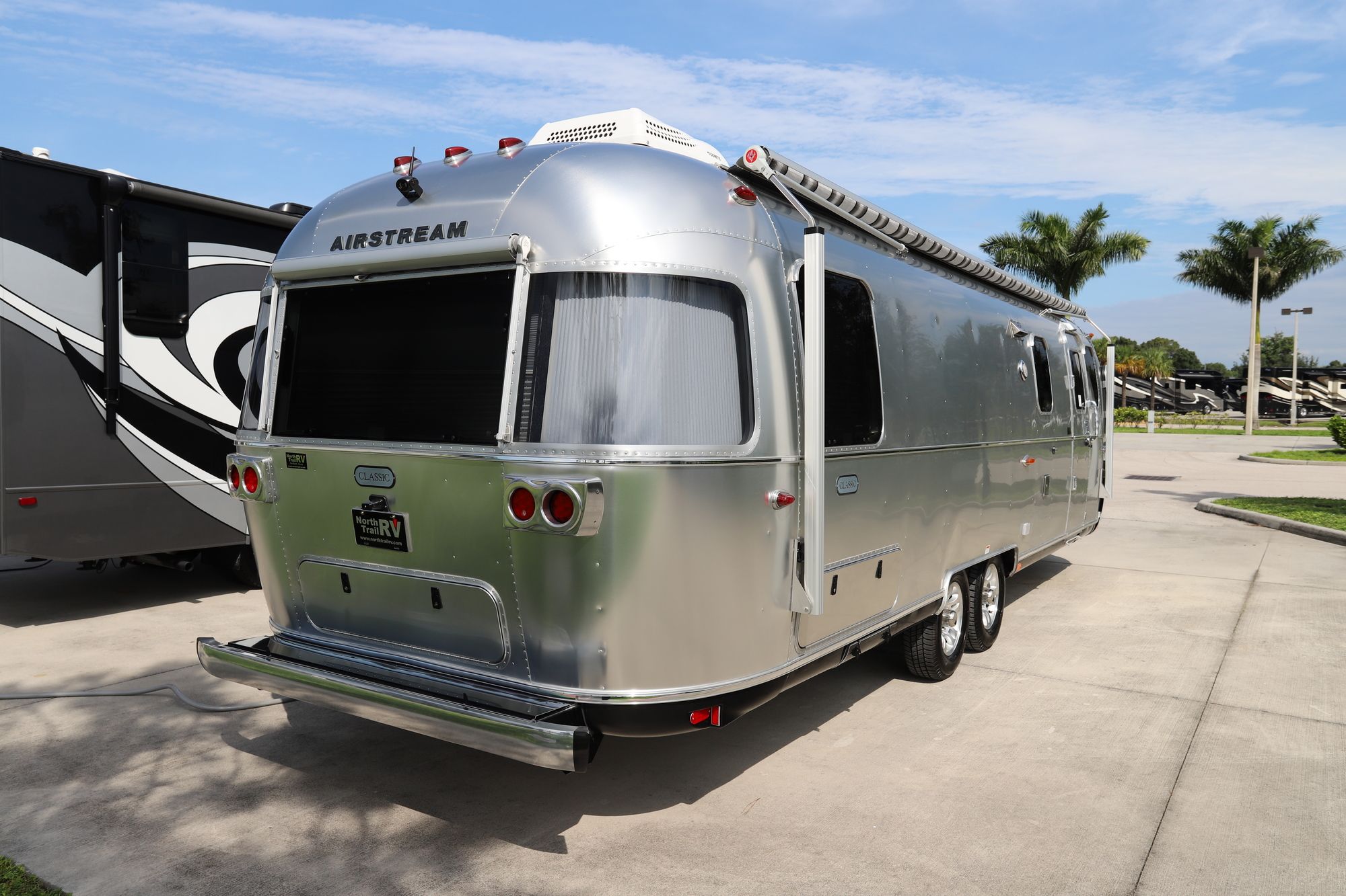 New 2021 Airstream Classic 30RB Travel Trailer  For Sale