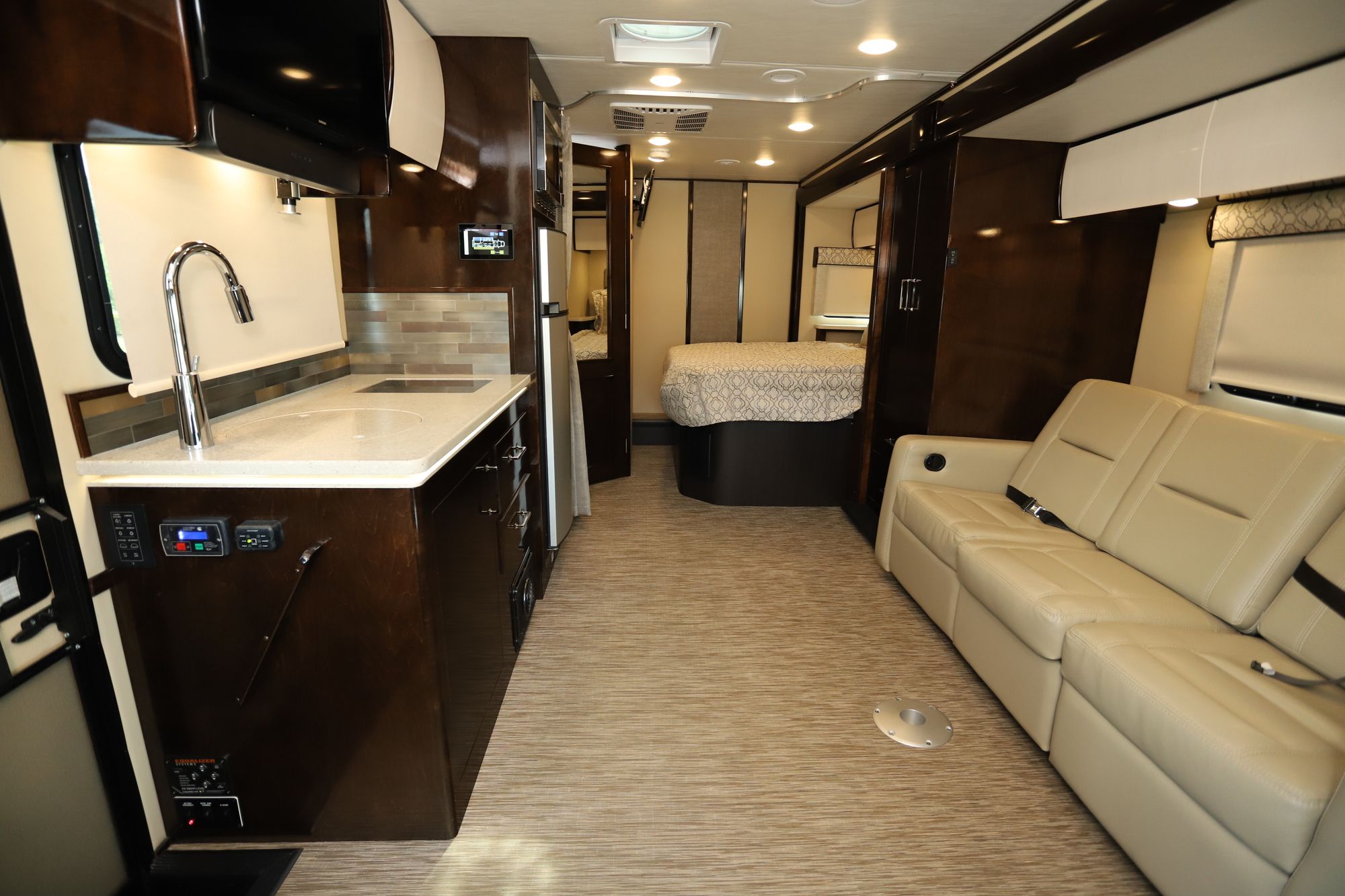 New 2021 Renegade Rv Vienna 25-V-FWC Class C  For Sale