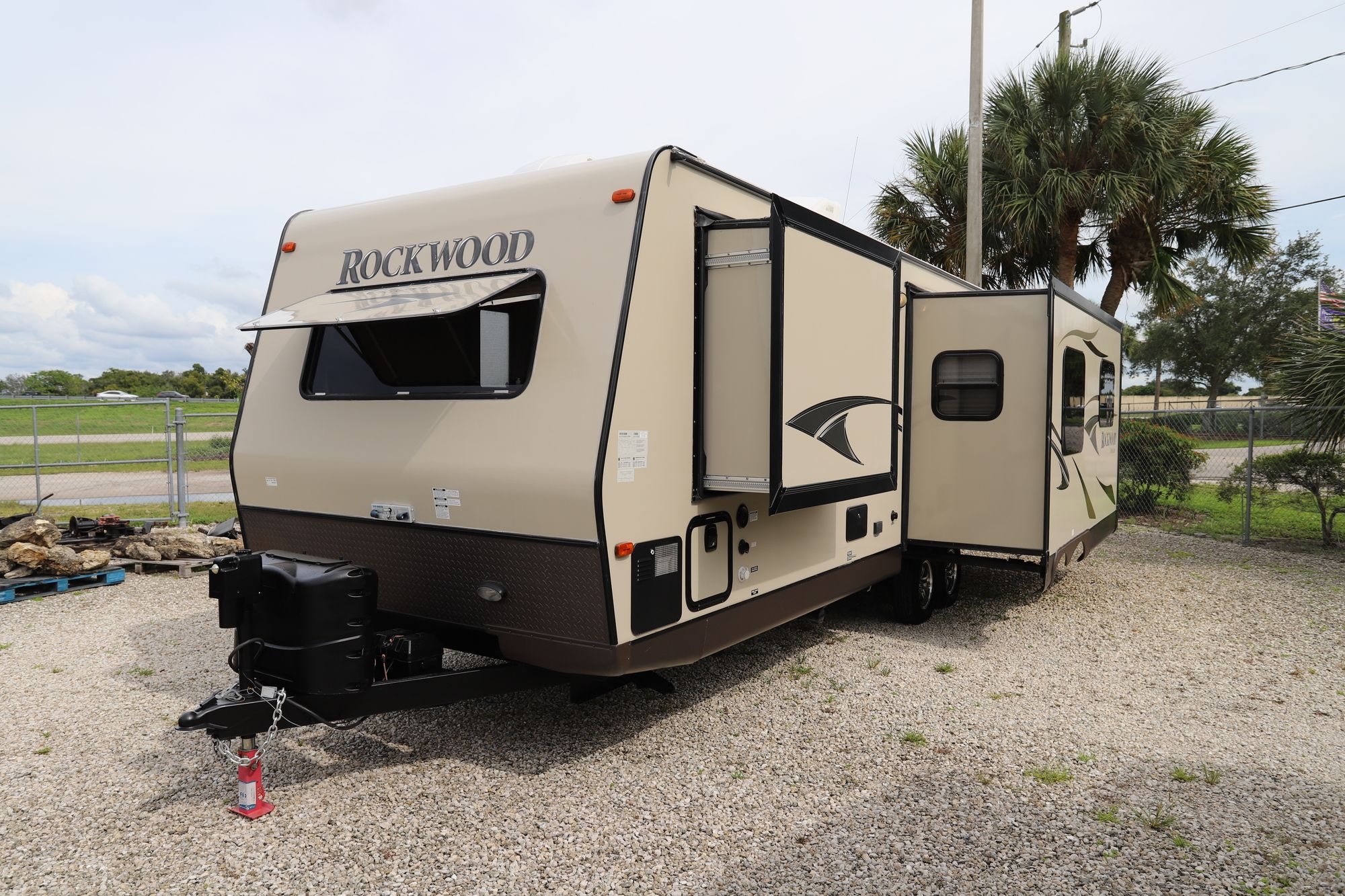 Used 2014 Forest River Rockwood 2604WS Travel Trailer  For Sale